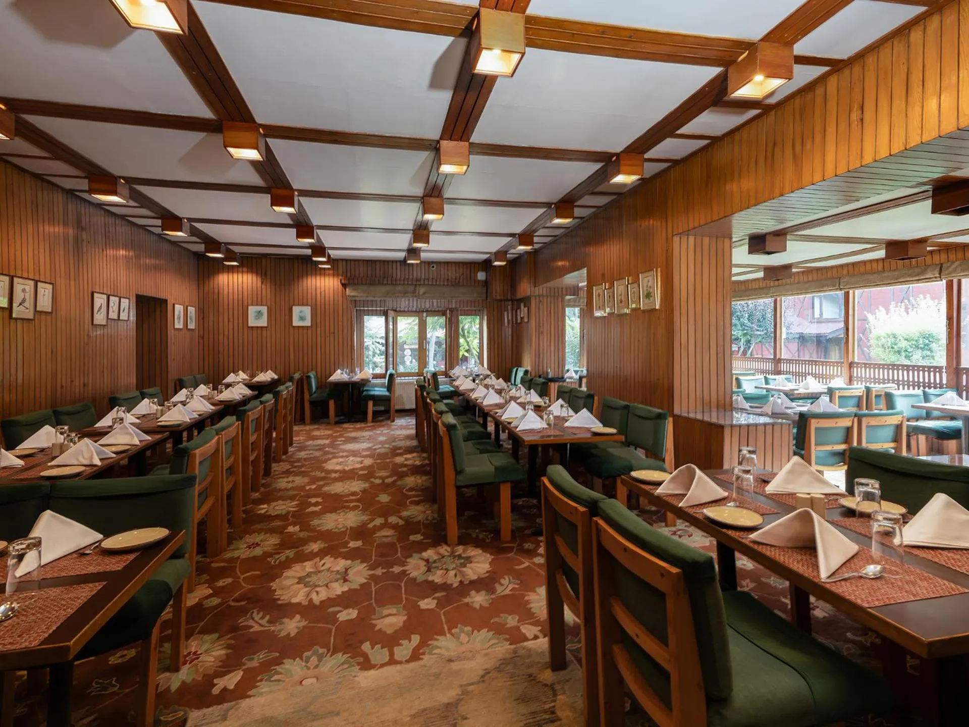 Restaurant/places to eat in Pahalgam Hotel Riverside Luxury