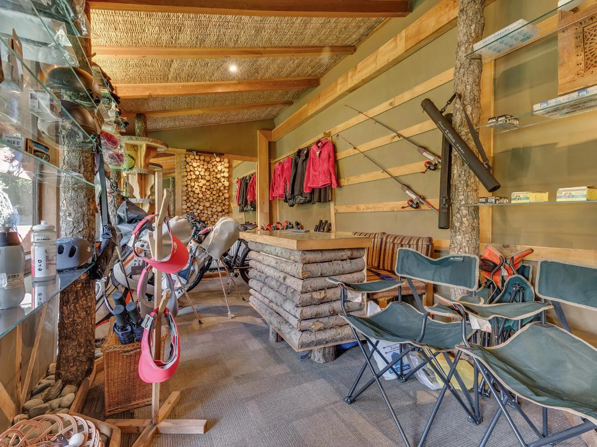 Shopping Area in Pahalgam Hotel Riverside Luxury