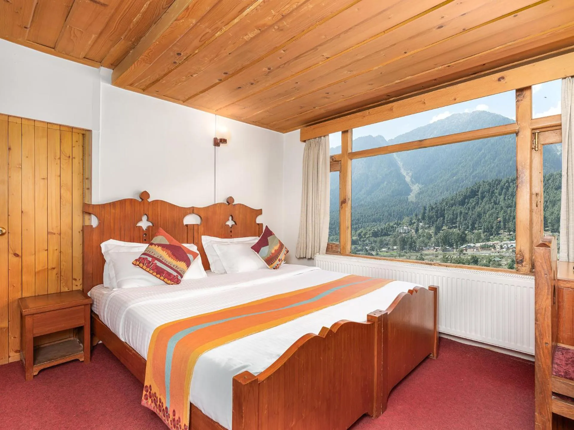 Bedroom, Bed in Pahalgam Hotel Riverside Luxury