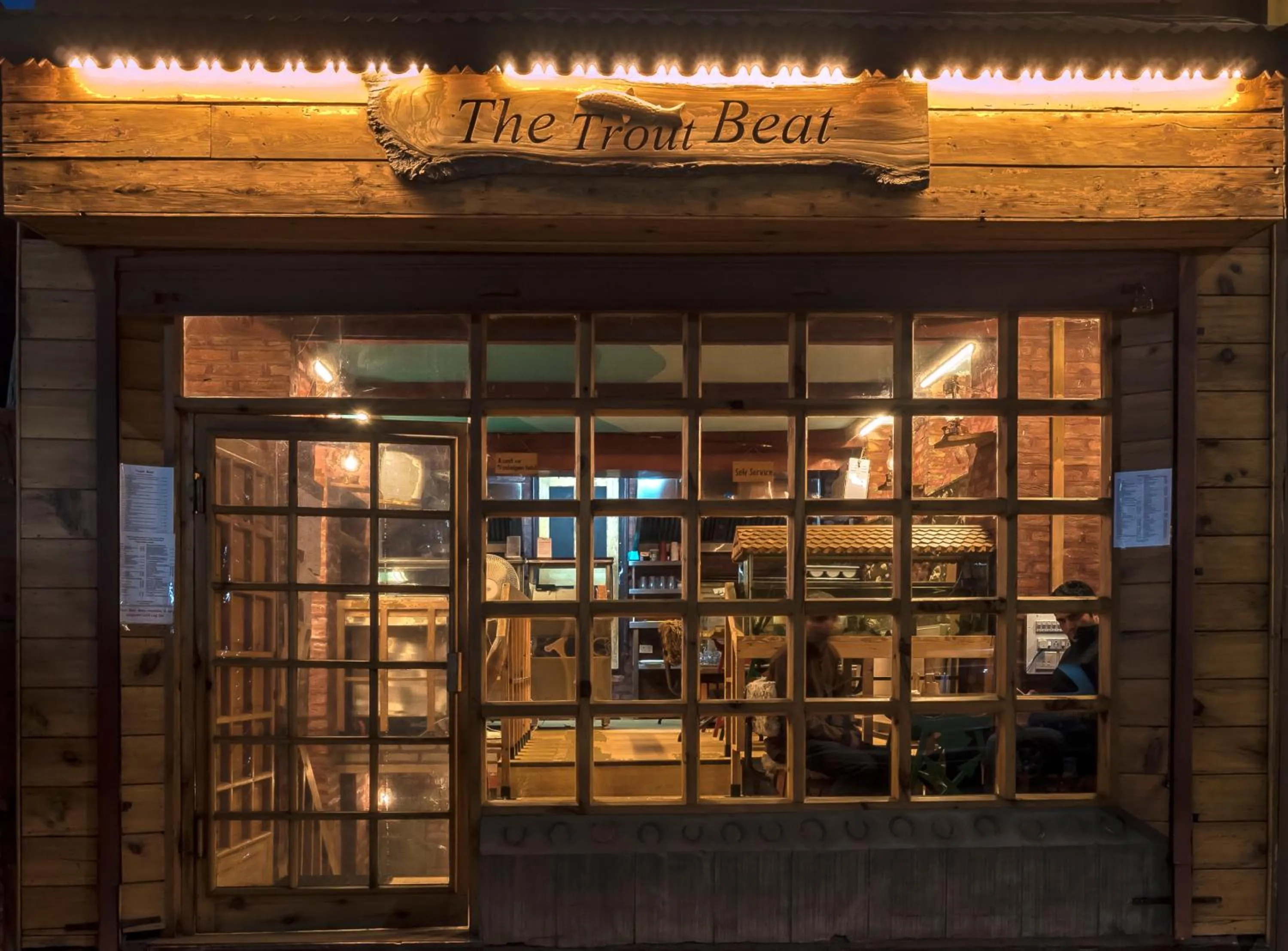 Restaurant/places to eat in Pahalgam Hotel Riverside Luxury