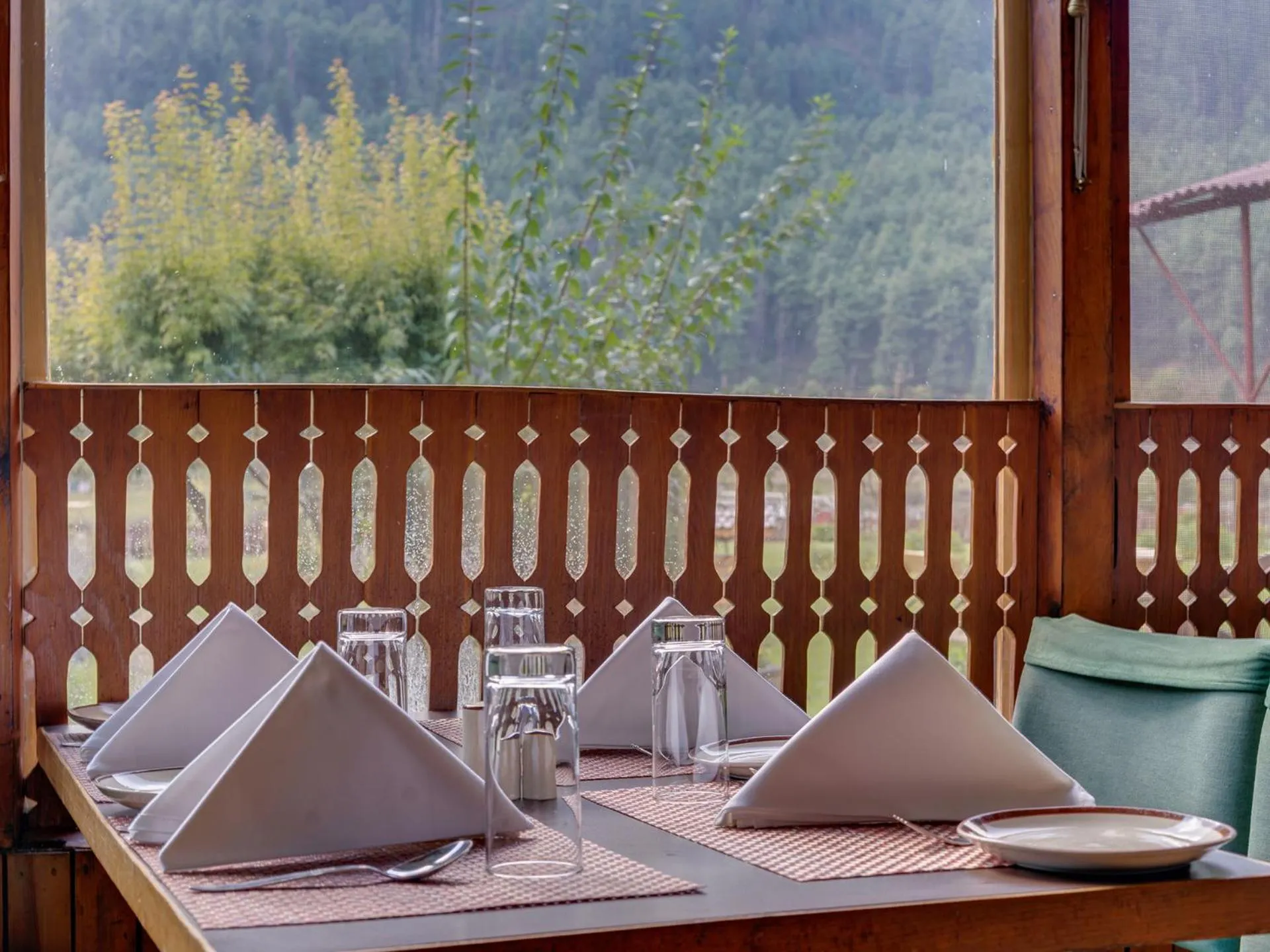 Restaurant/places to eat in Pahalgam Hotel Riverside Luxury