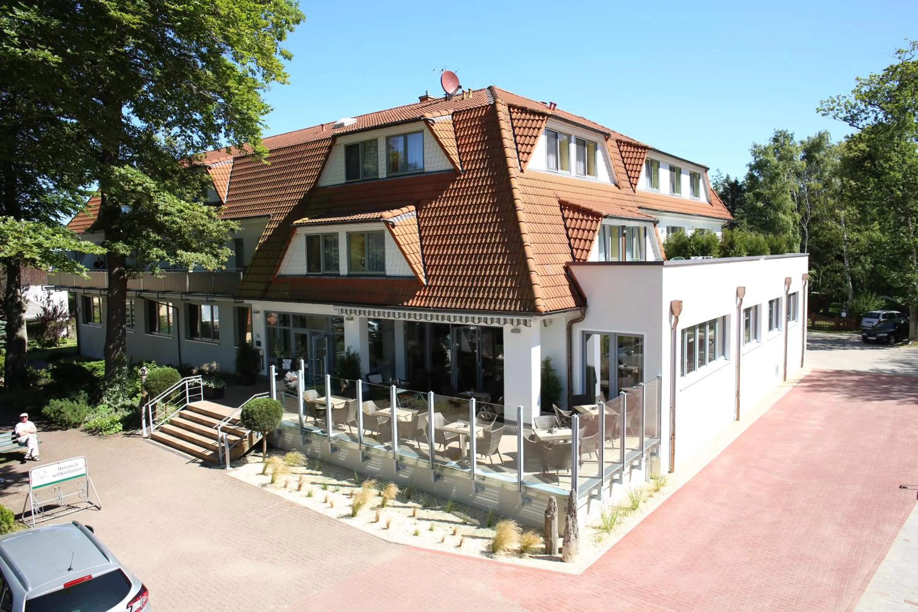 Facade/entrance in Hotel Haus am Meer