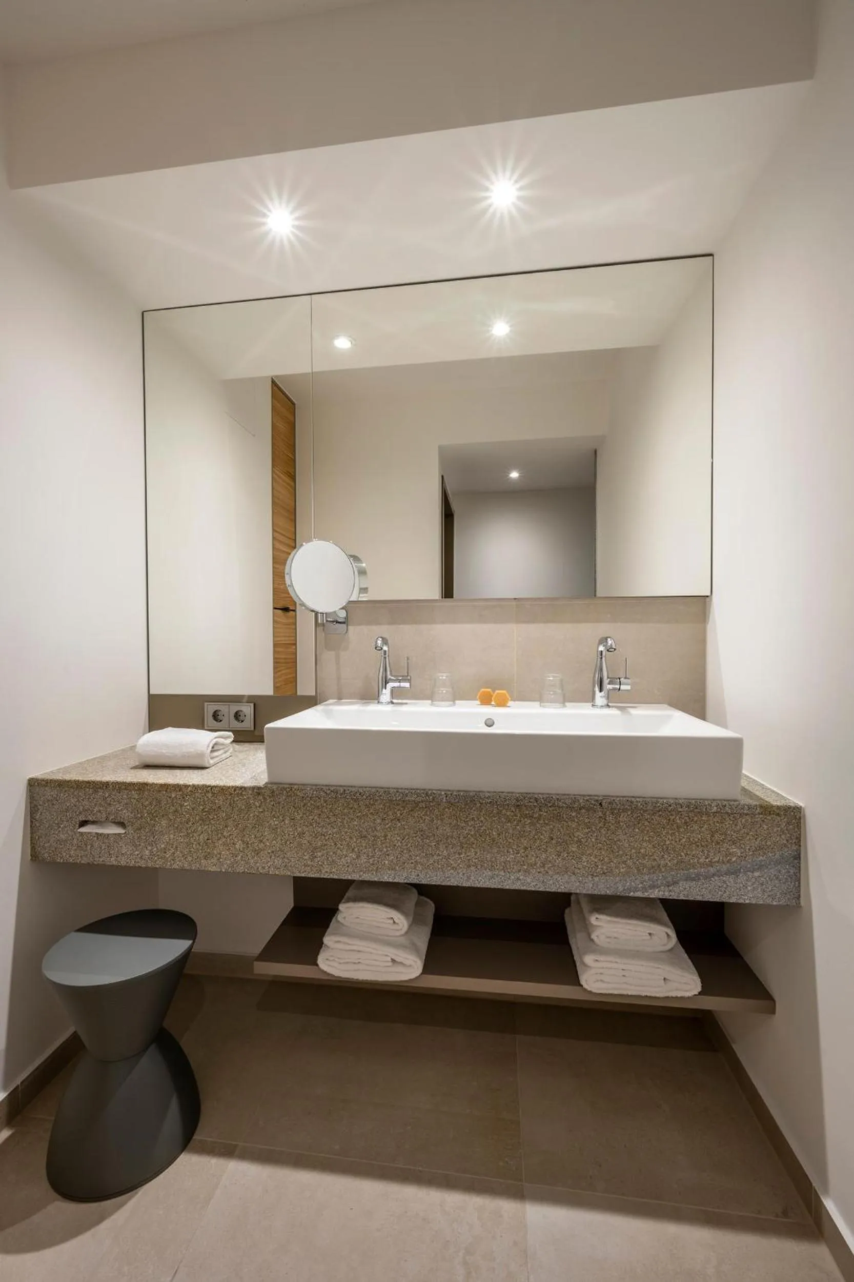 Bathroom in Hotel FrechDachs