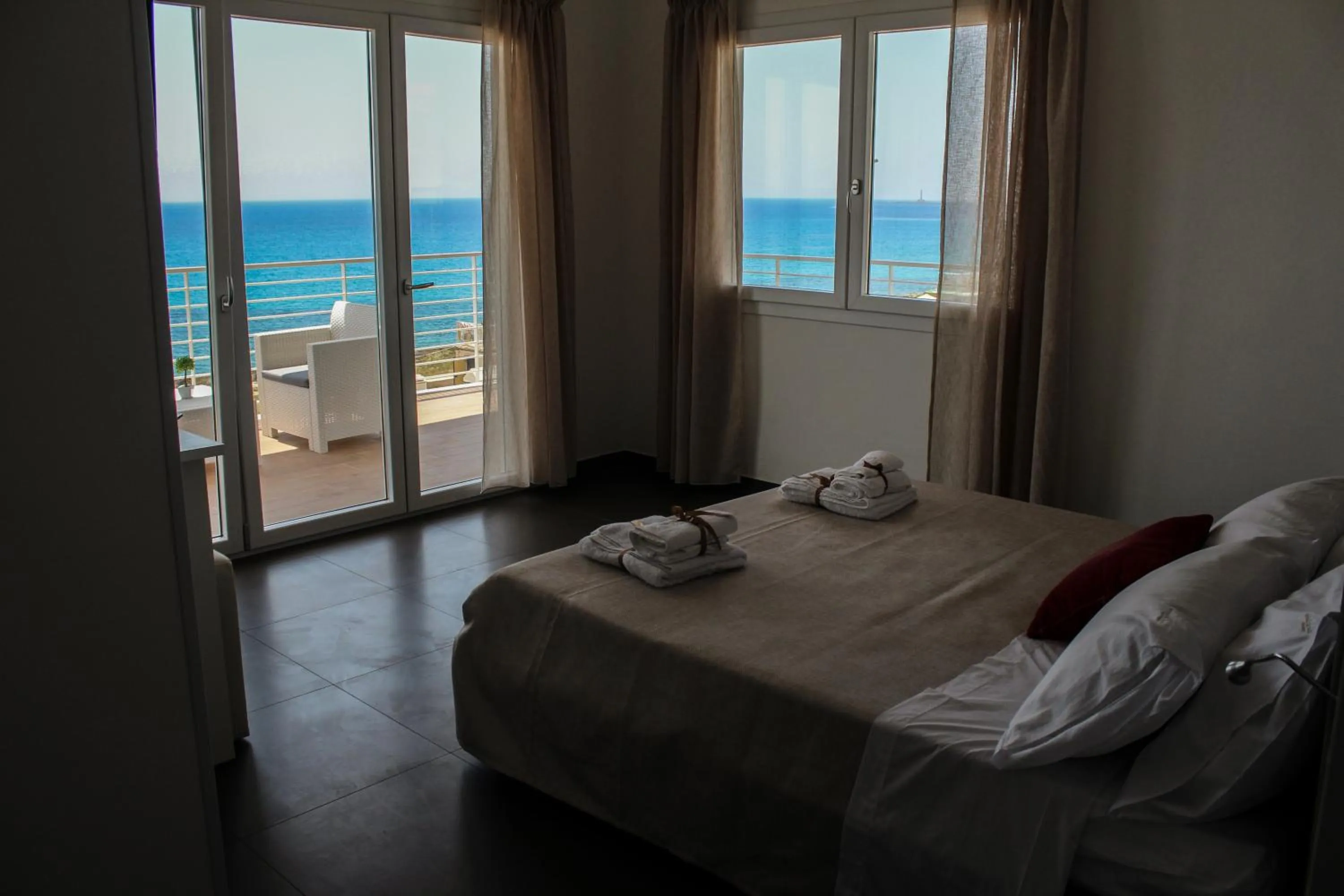 Photo of the whole room, Bed in Spuma di mare