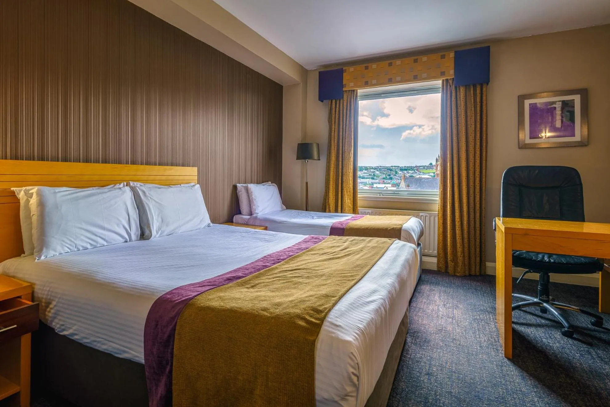 Family, Bed in City Hotel