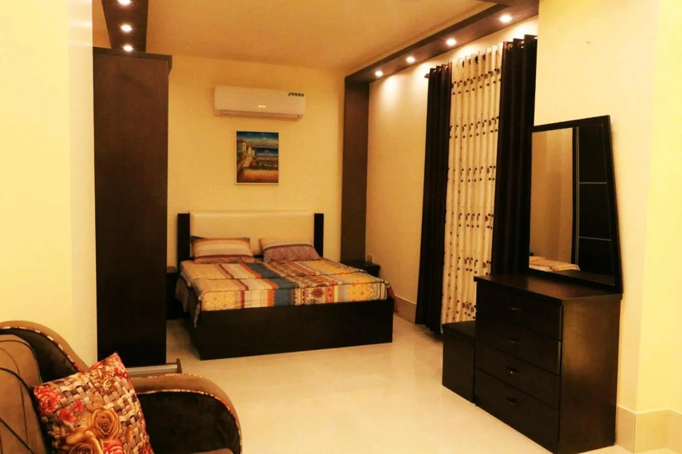 Bedroom, Bed in Al Riyati Hotel Apartments