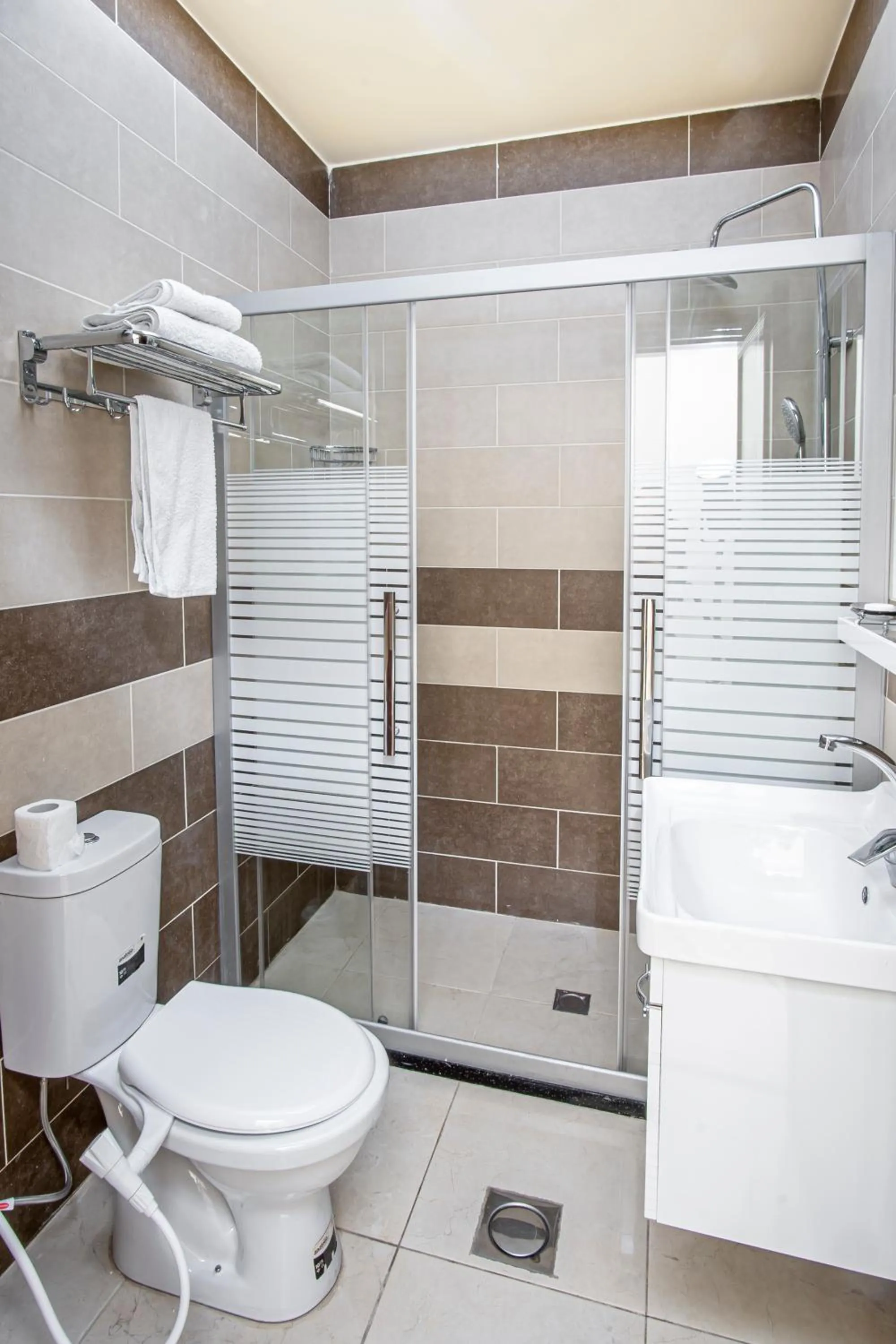 Bathroom in Al Riyati Hotel Apartments