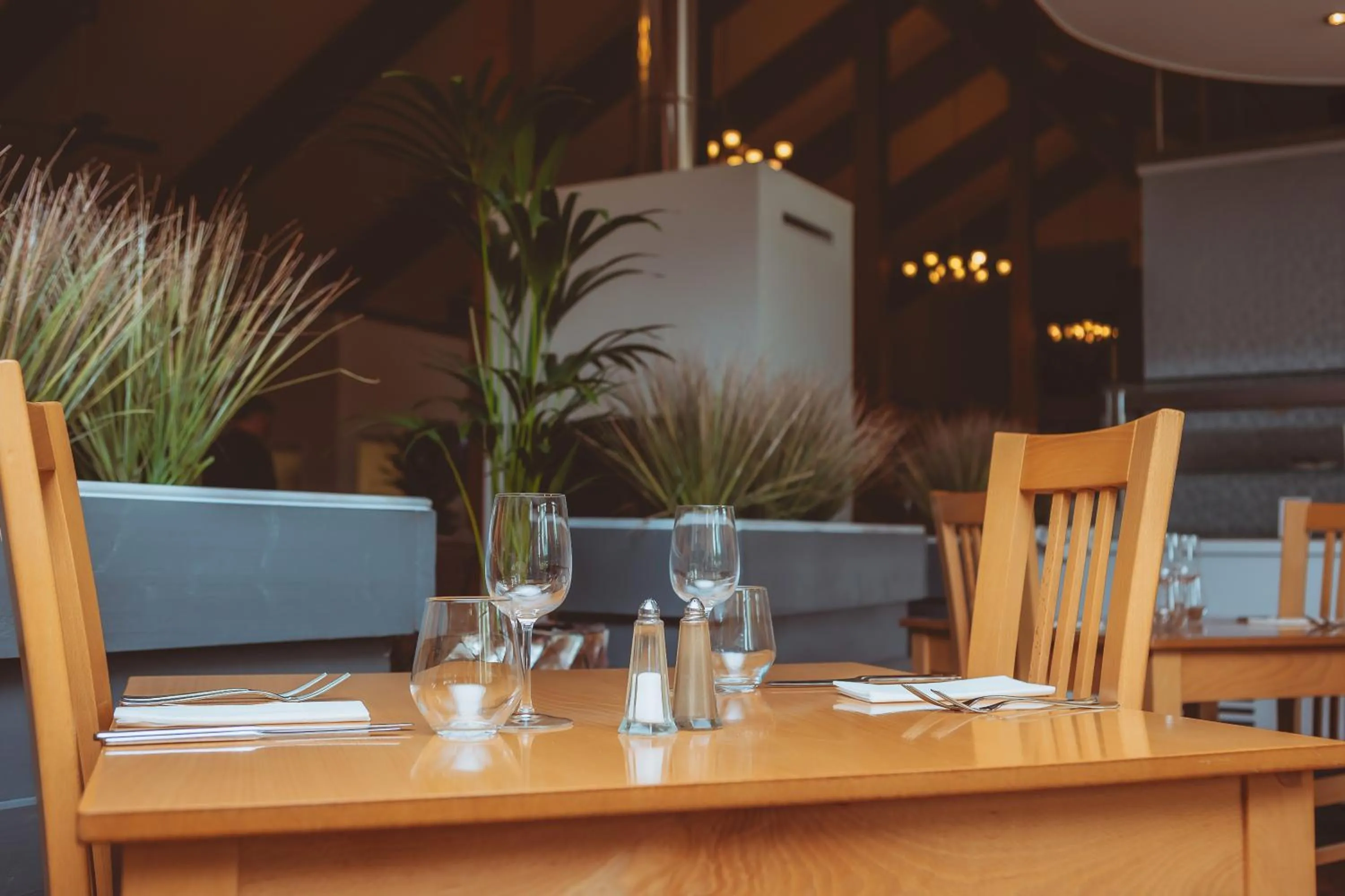 Restaurant/places to eat in Draycote Hotel And Whitefields Golf Course