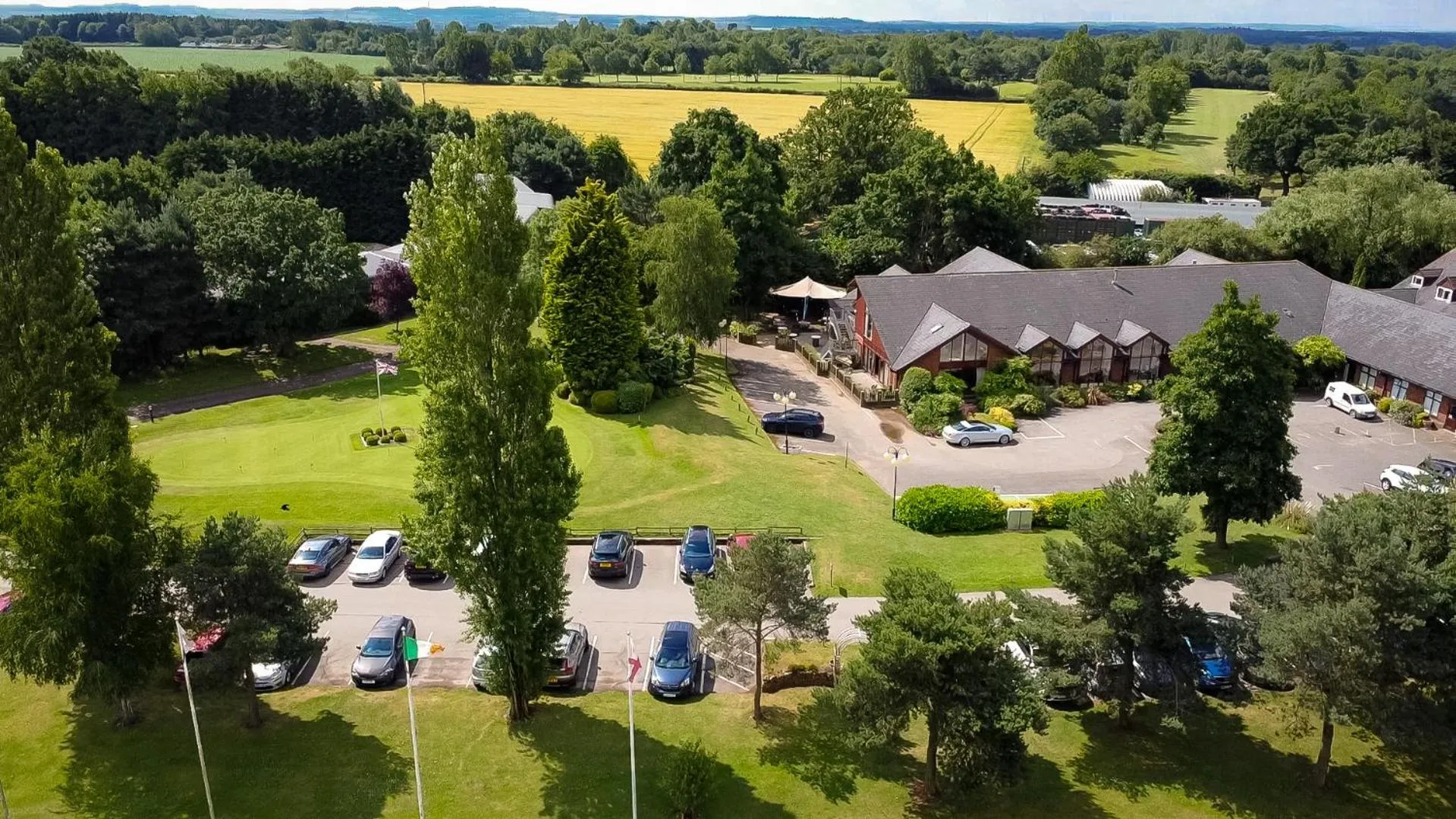 Property building in Draycote Hotel And Whitefields Golf Course