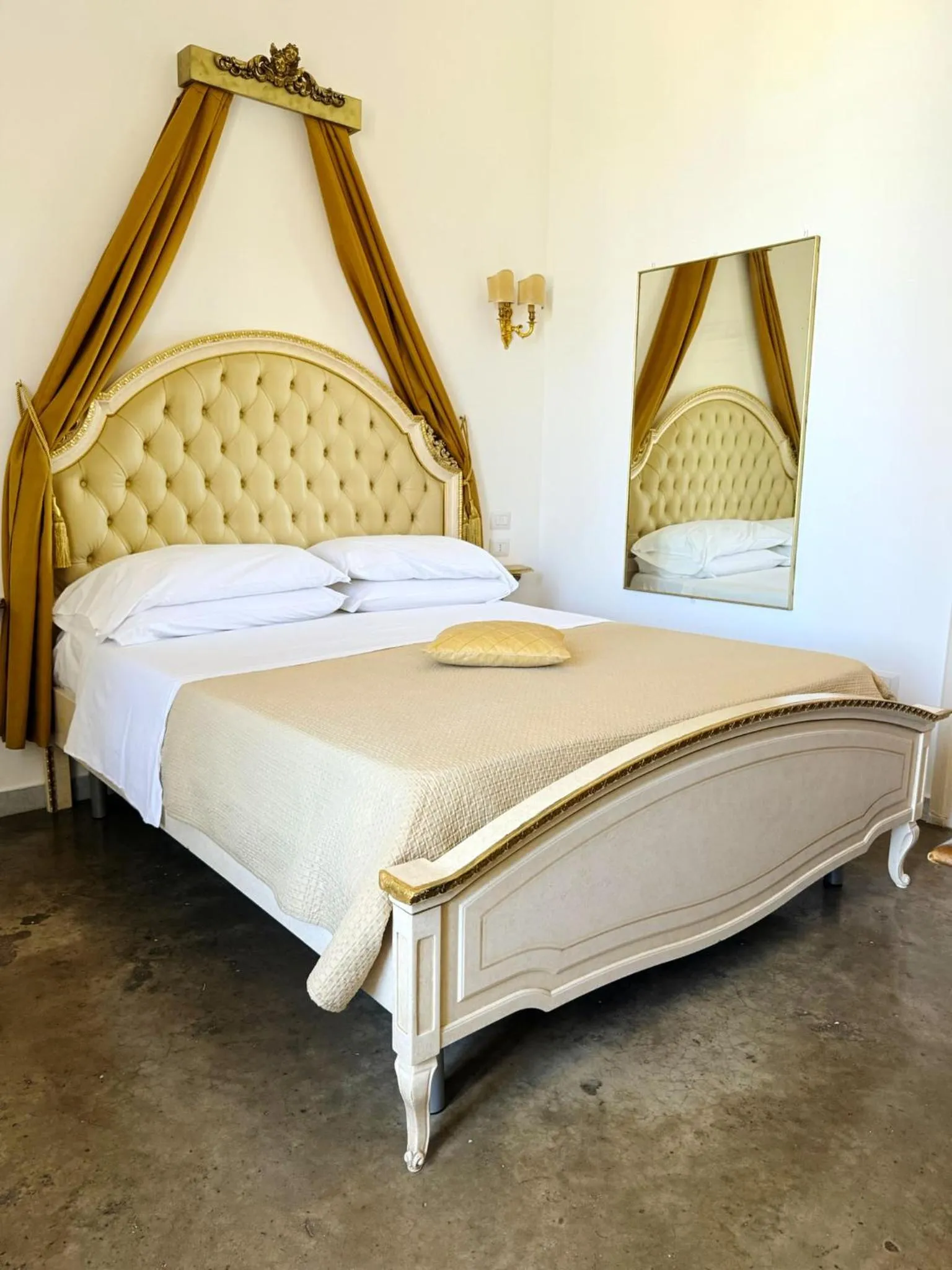 Bed in DONNA LUCREZIA b&b Boutique Hotel Style - Relax & Business stay