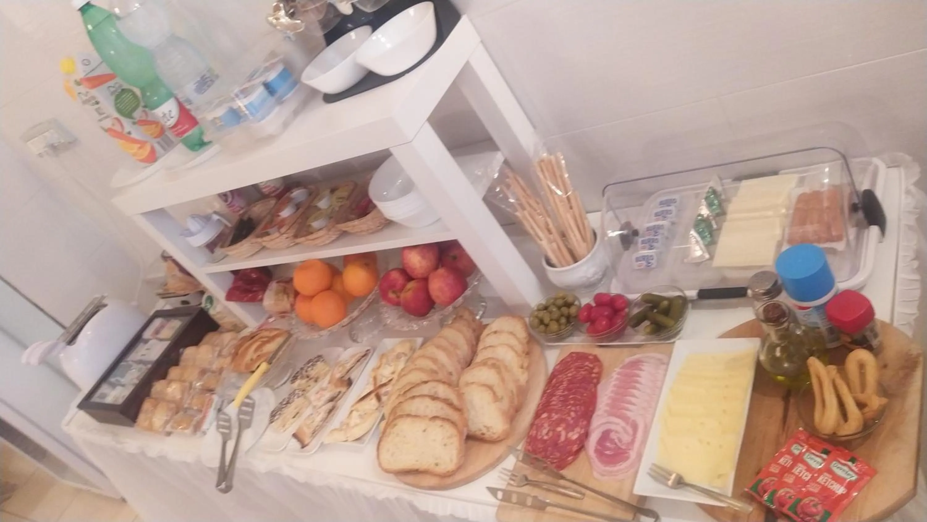 Food and drinks in DONNA LUCREZIA b&b Boutique Hotel Style - Relax & Business stay