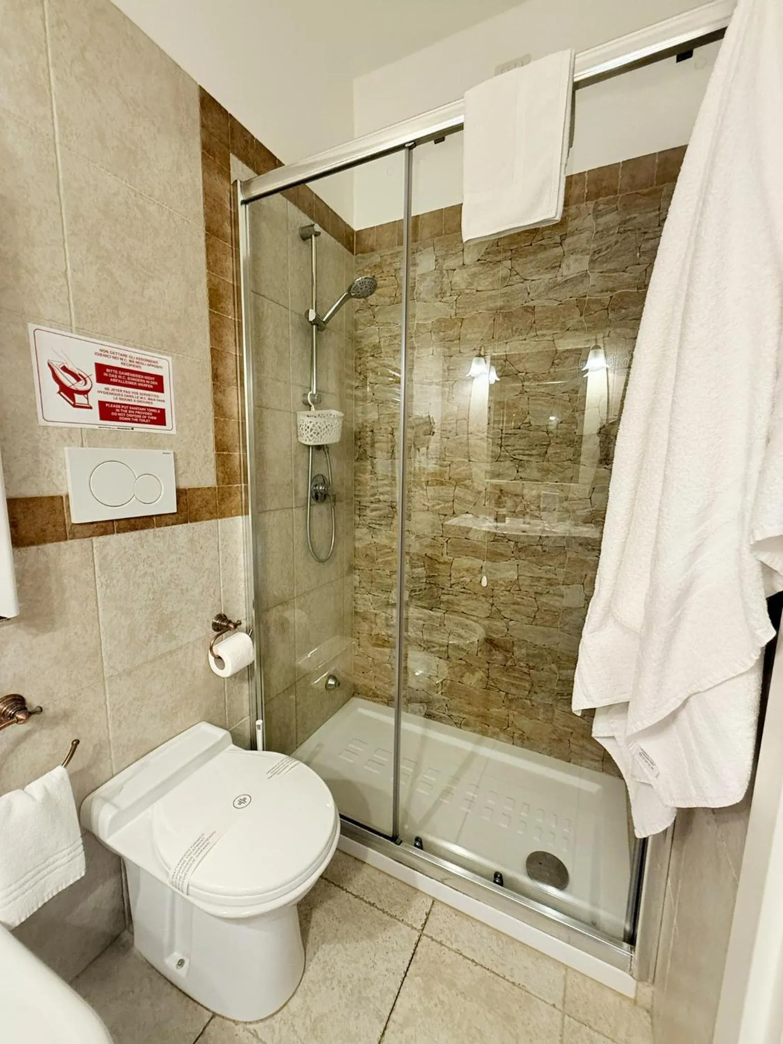 Shower in DONNA LUCREZIA b&b Boutique Hotel Style - Relax & Business stay