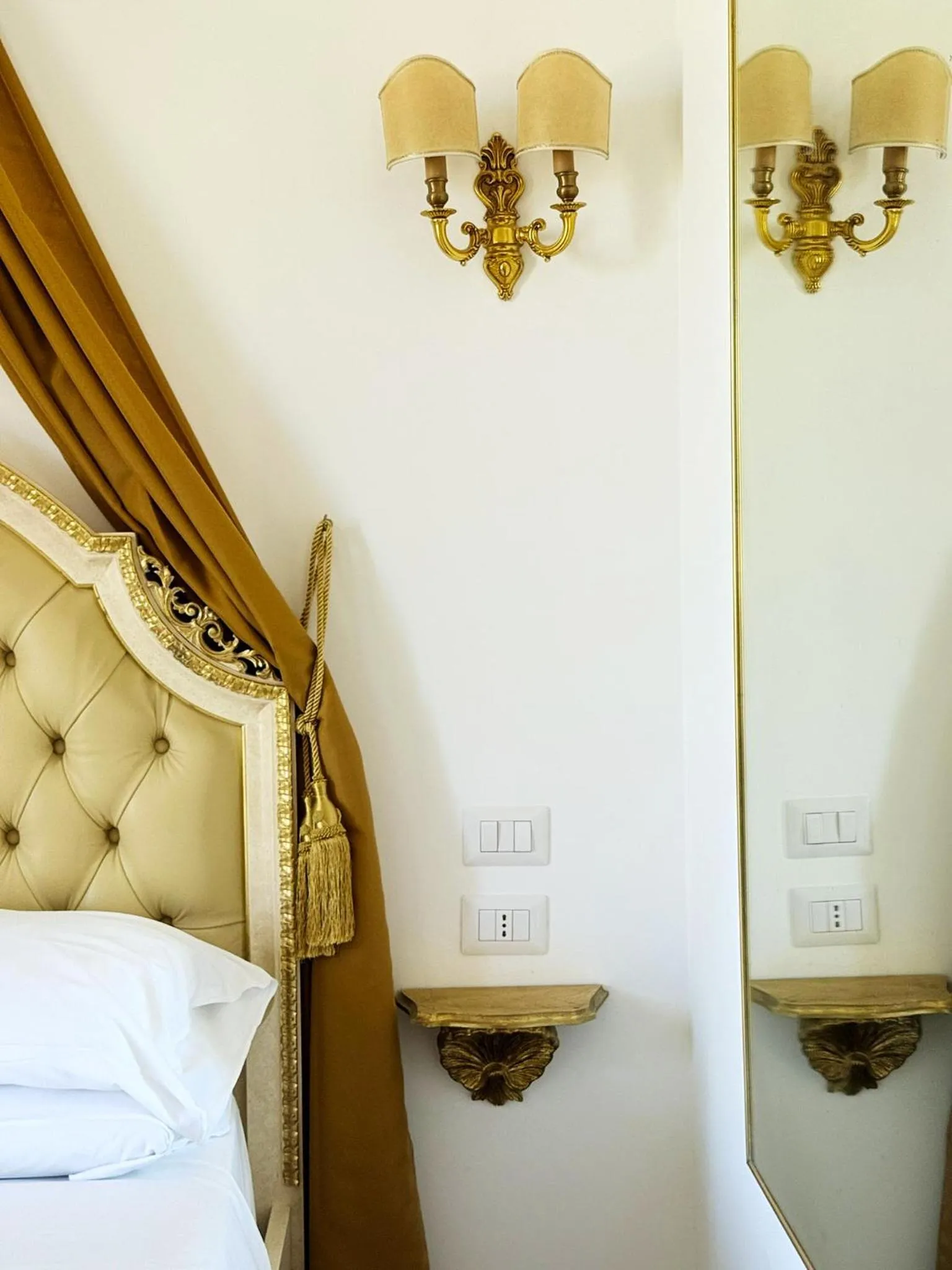 Bed in DONNA LUCREZIA b&b Boutique Hotel Style - Relax & Business stay