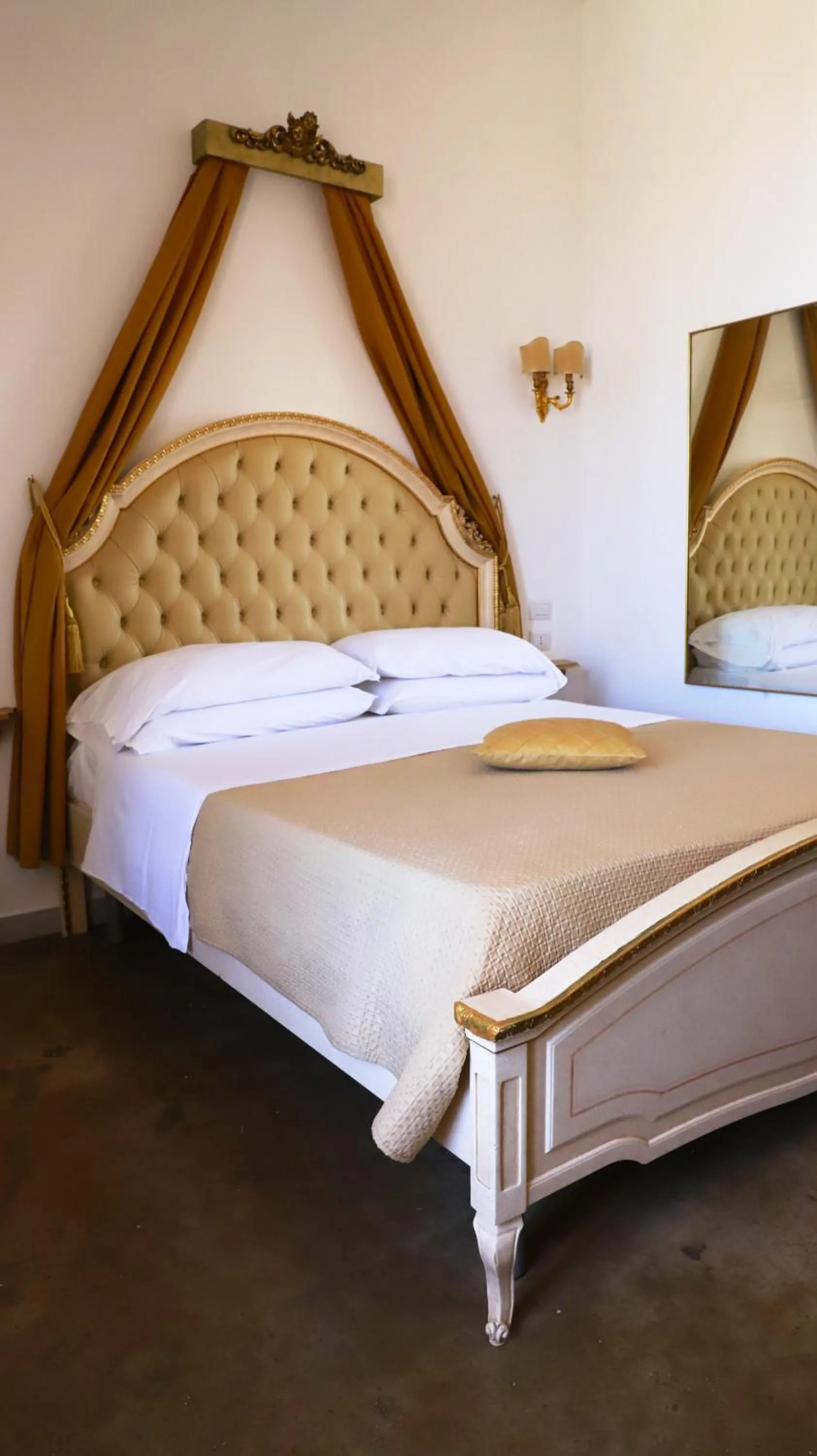 Bed in DONNA LUCREZIA b&b Boutique Hotel Style - Relax & Business stay