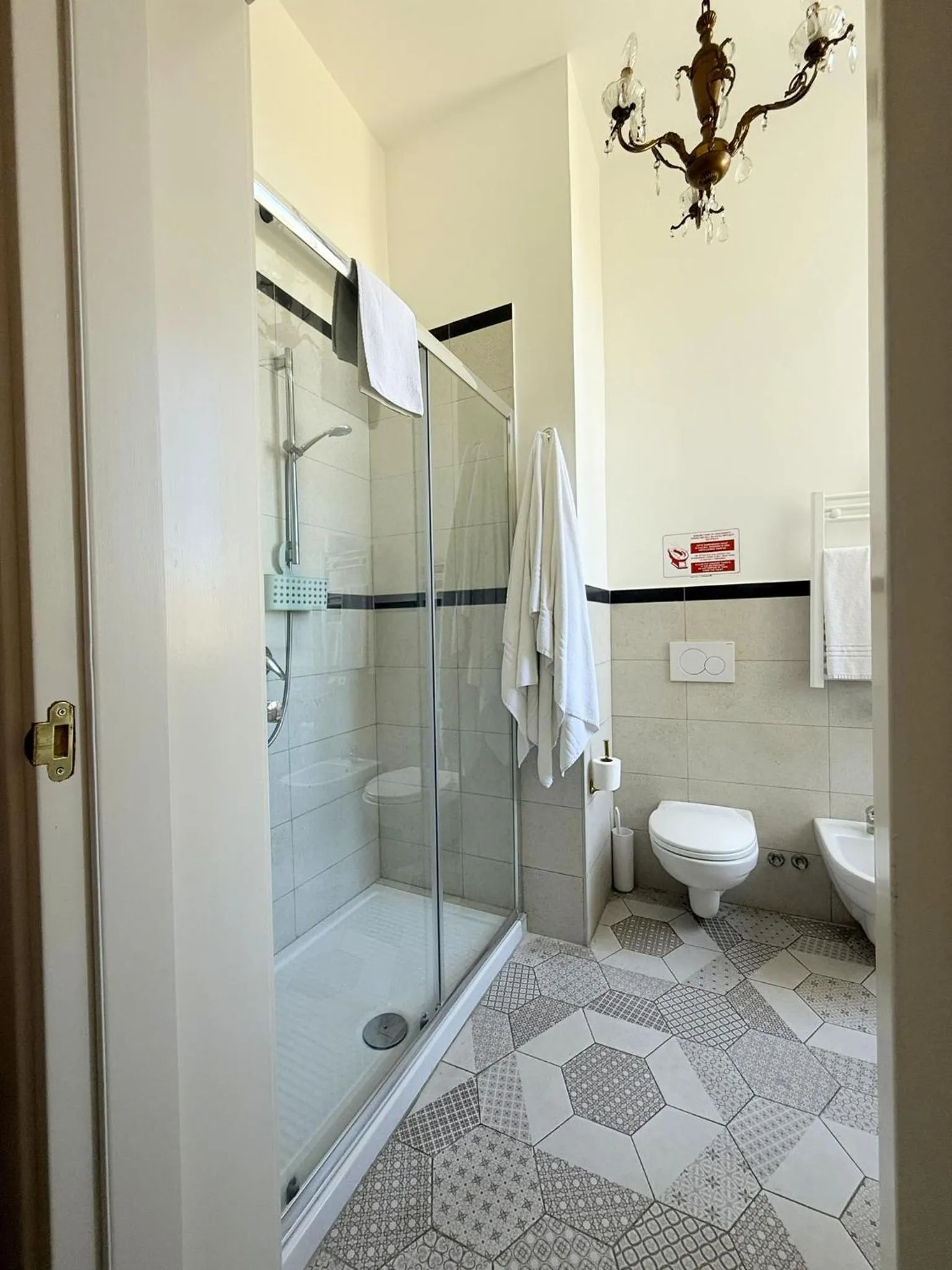 Shower in DONNA LUCREZIA b&b Boutique Hotel Style - Relax & Business stay