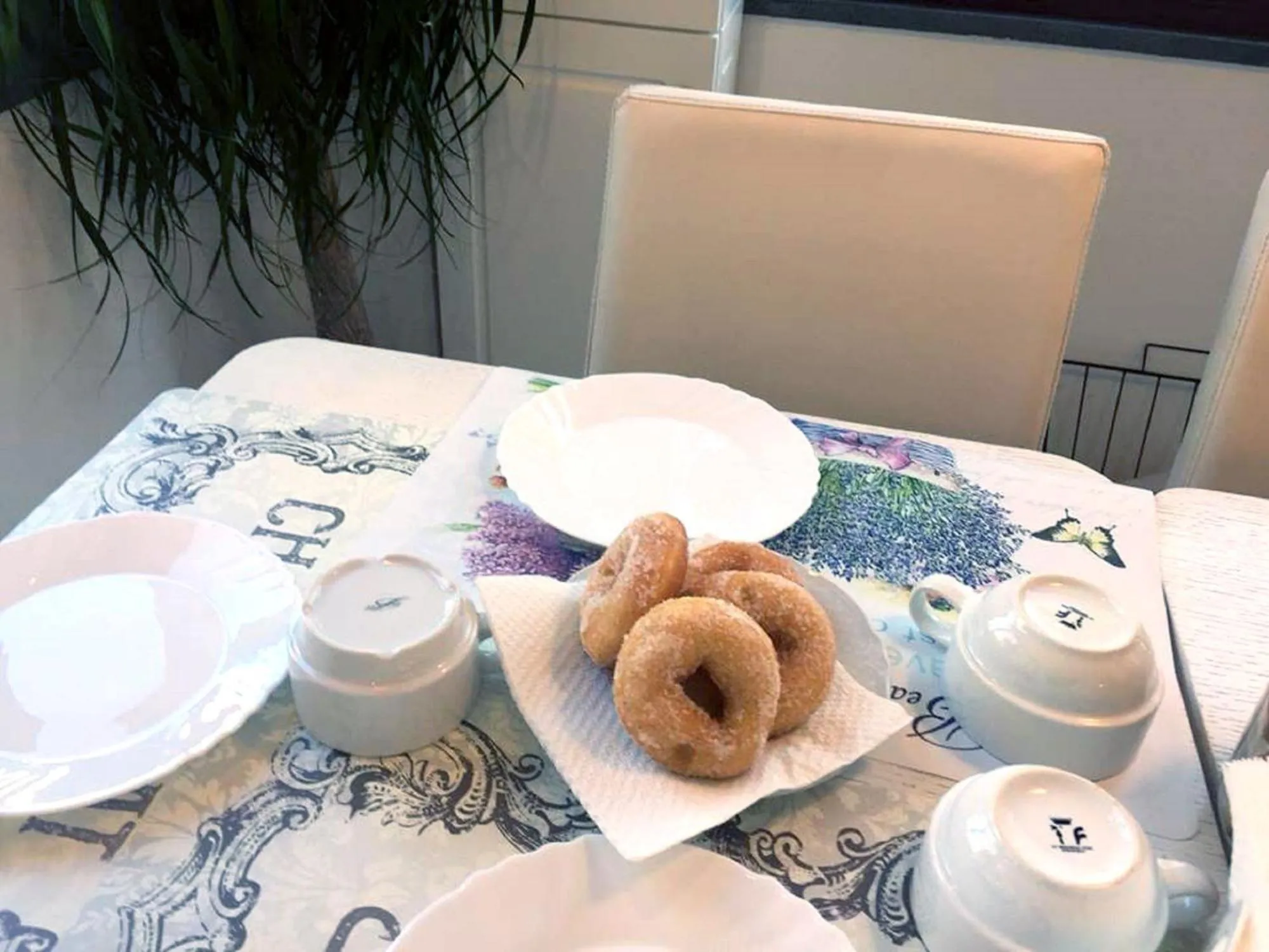 Communal lounge/ TV room in B&B Sorrento Central