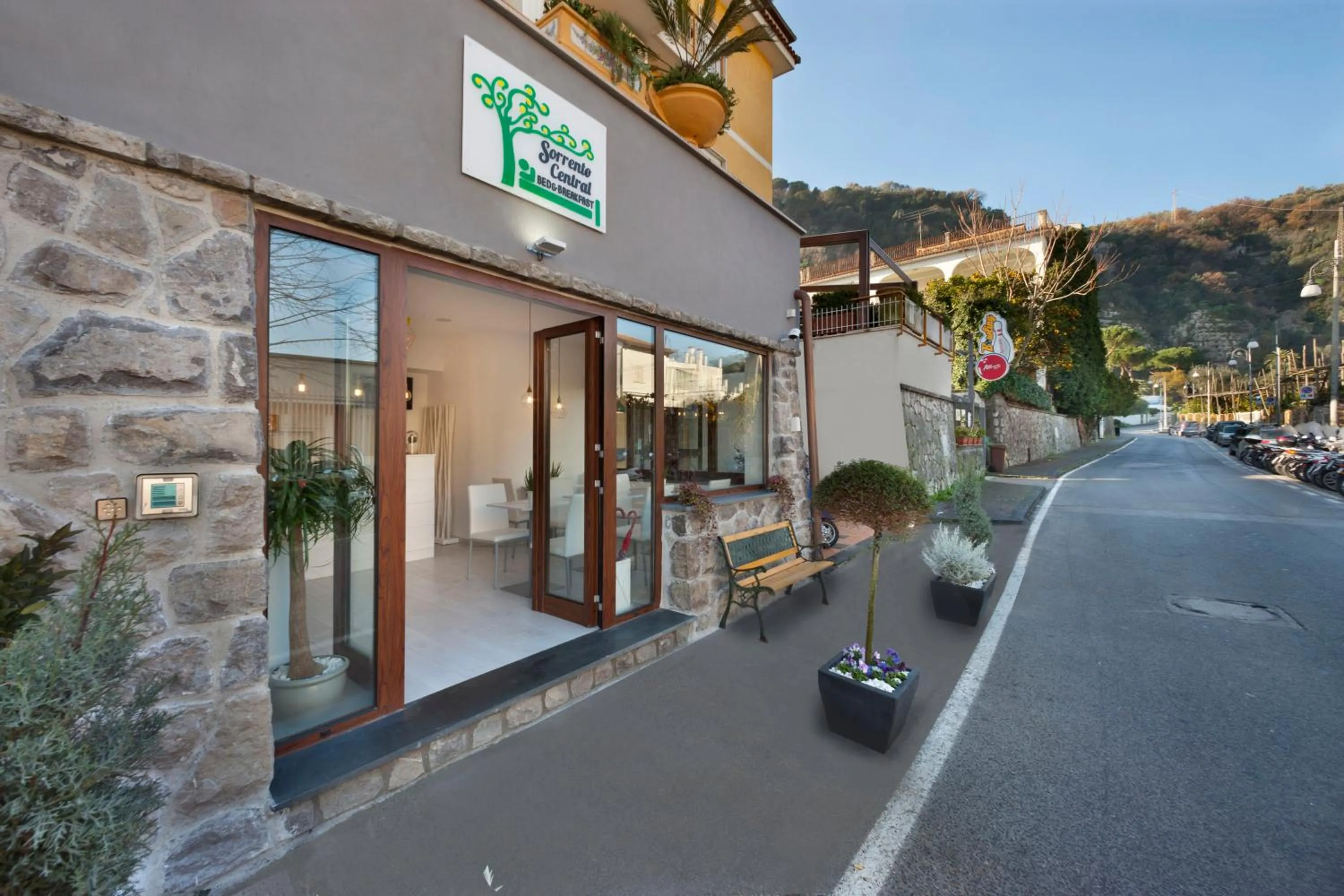 Staff in B&B Sorrento Central