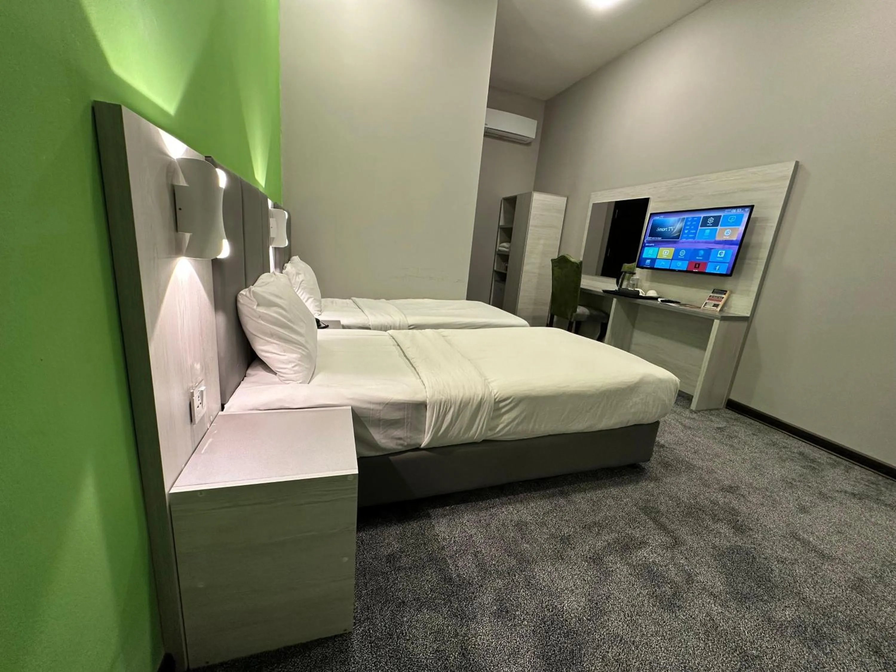 Bedroom, Bed in Istanbul Gold Hotel Baku