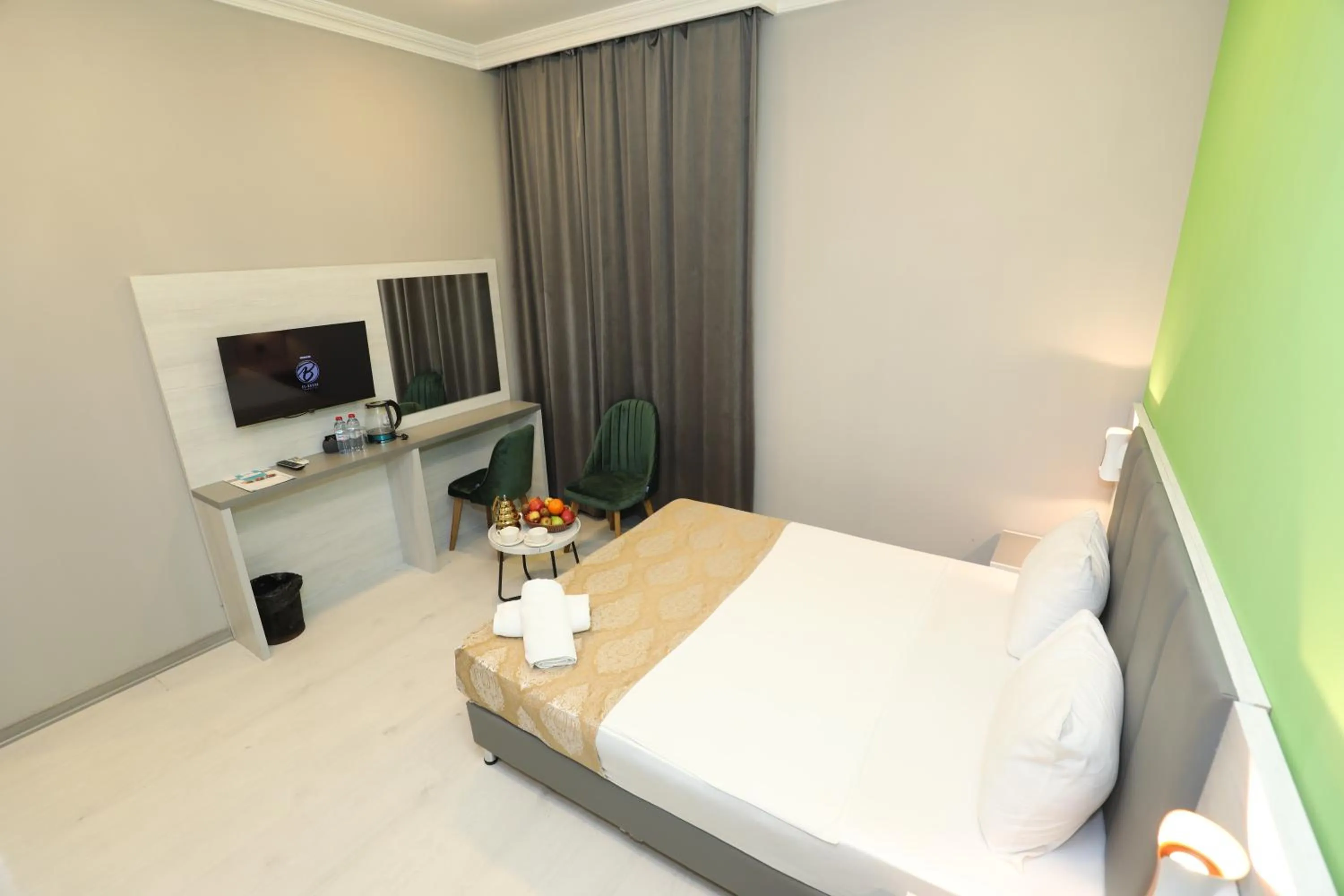 TV and multimedia, Bed in Istanbul Gold Hotel Baku