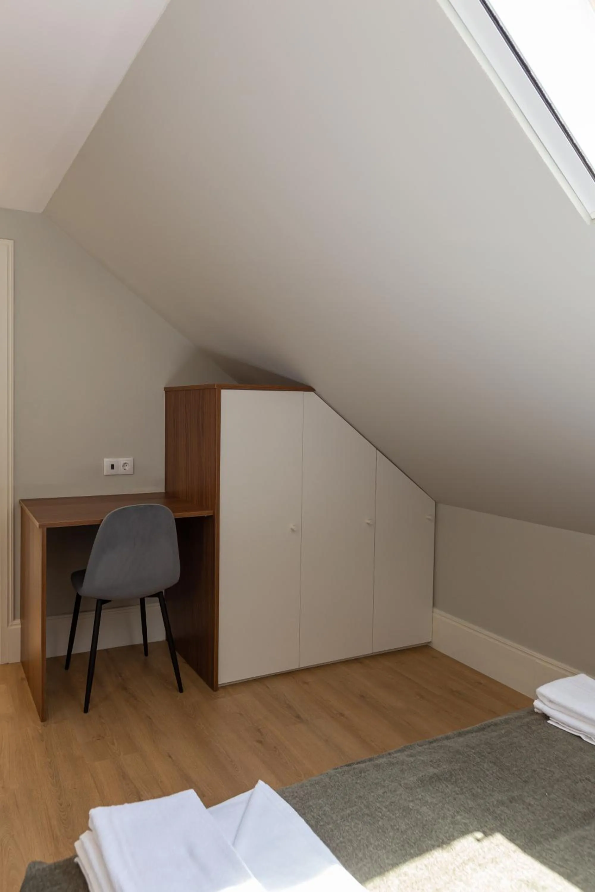 hair dresser, Bed in ORM - Bolhao Apartments