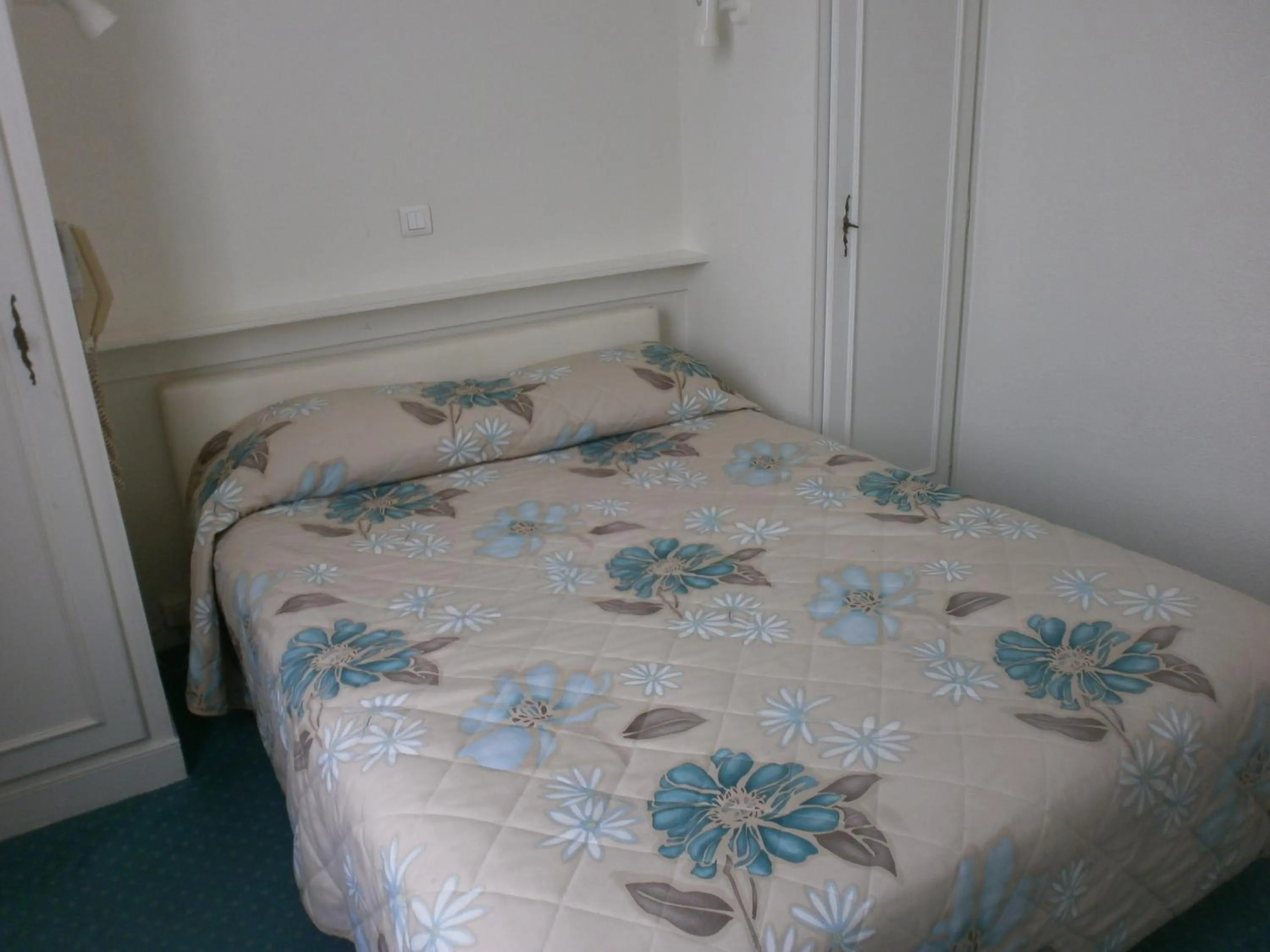 Bed in Hôtel Le Richiardi