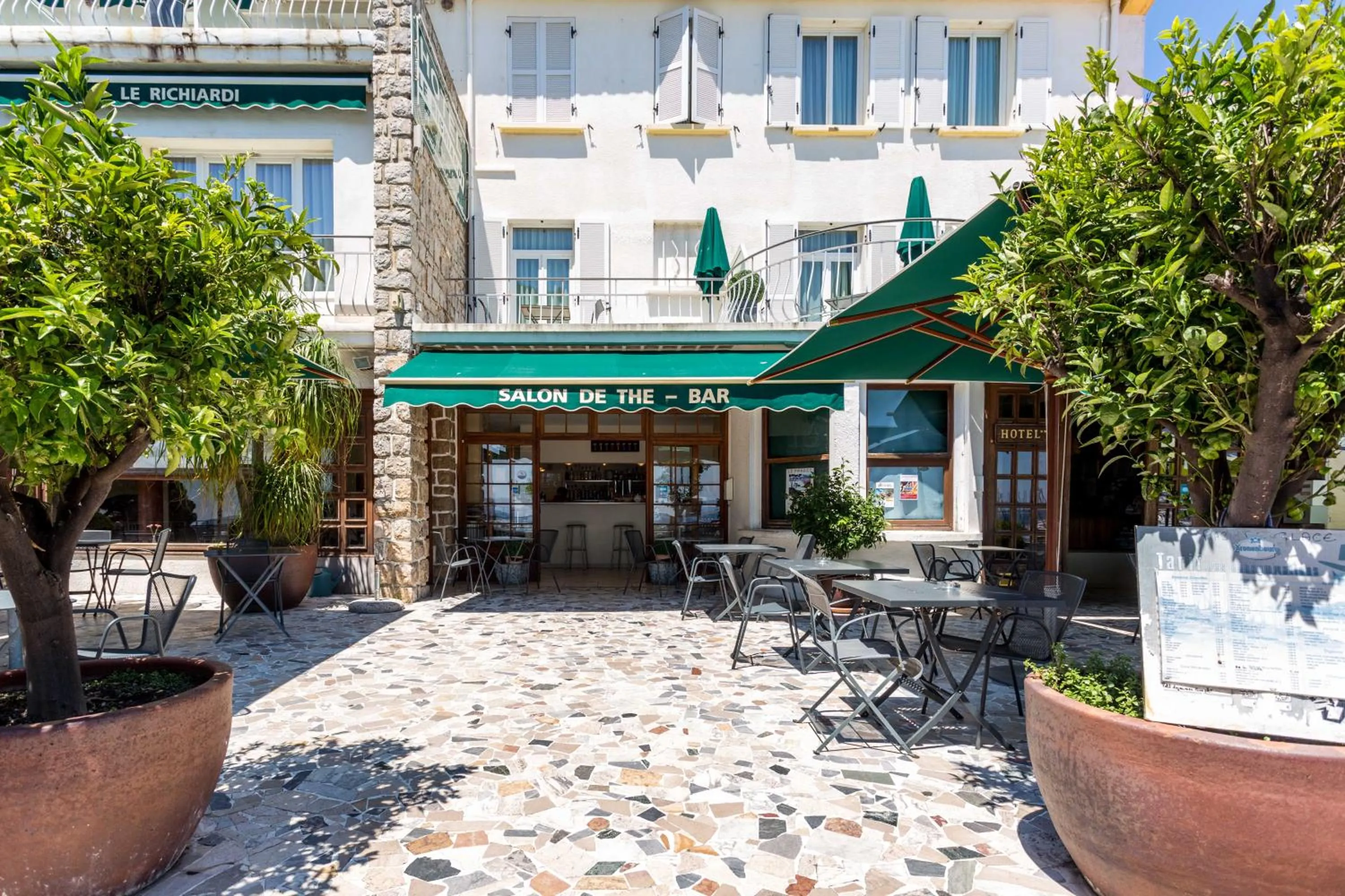 Lounge or bar in Hôtel Le Richiardi