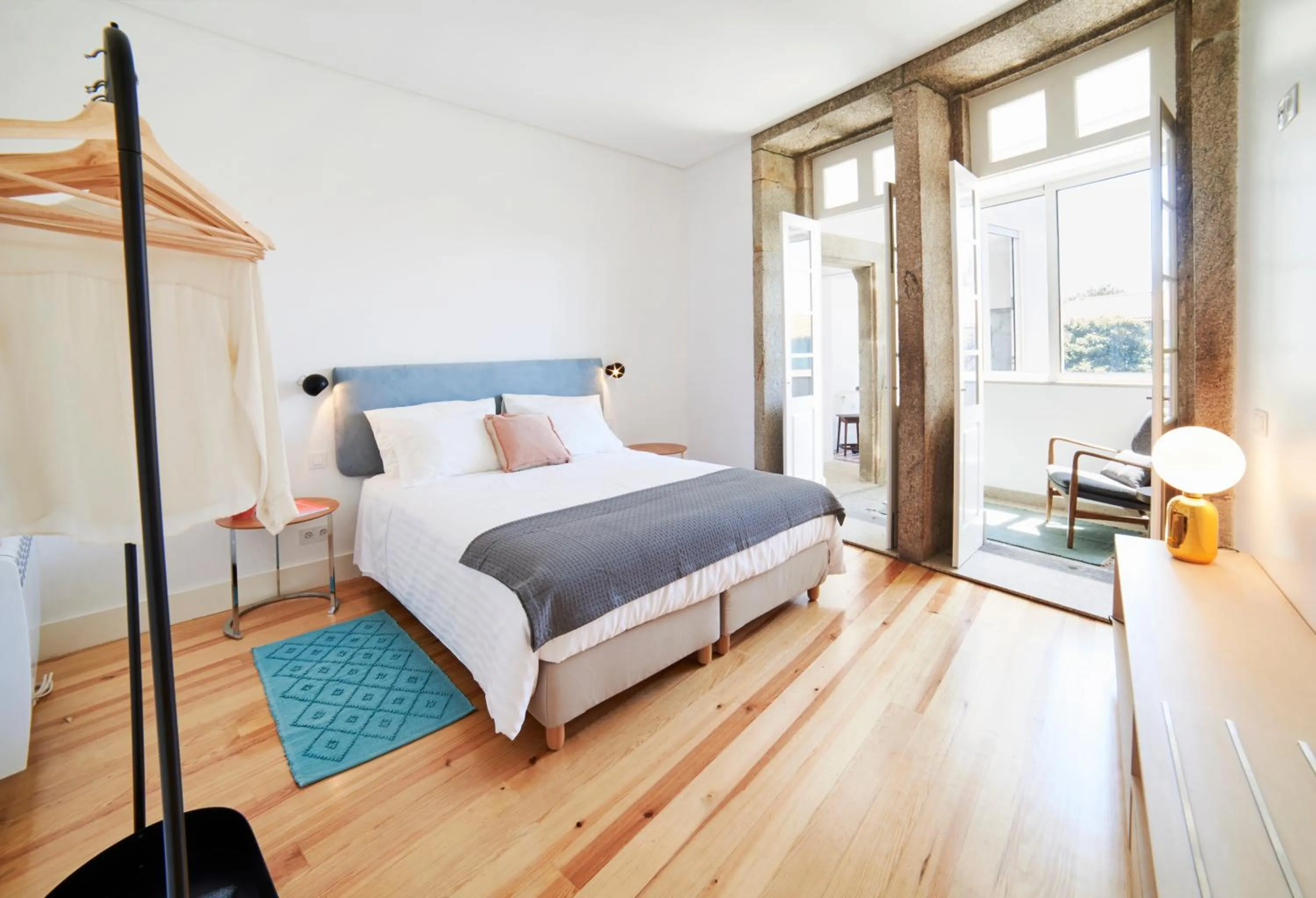 Photo of the whole room, Bed in Pause Apartments