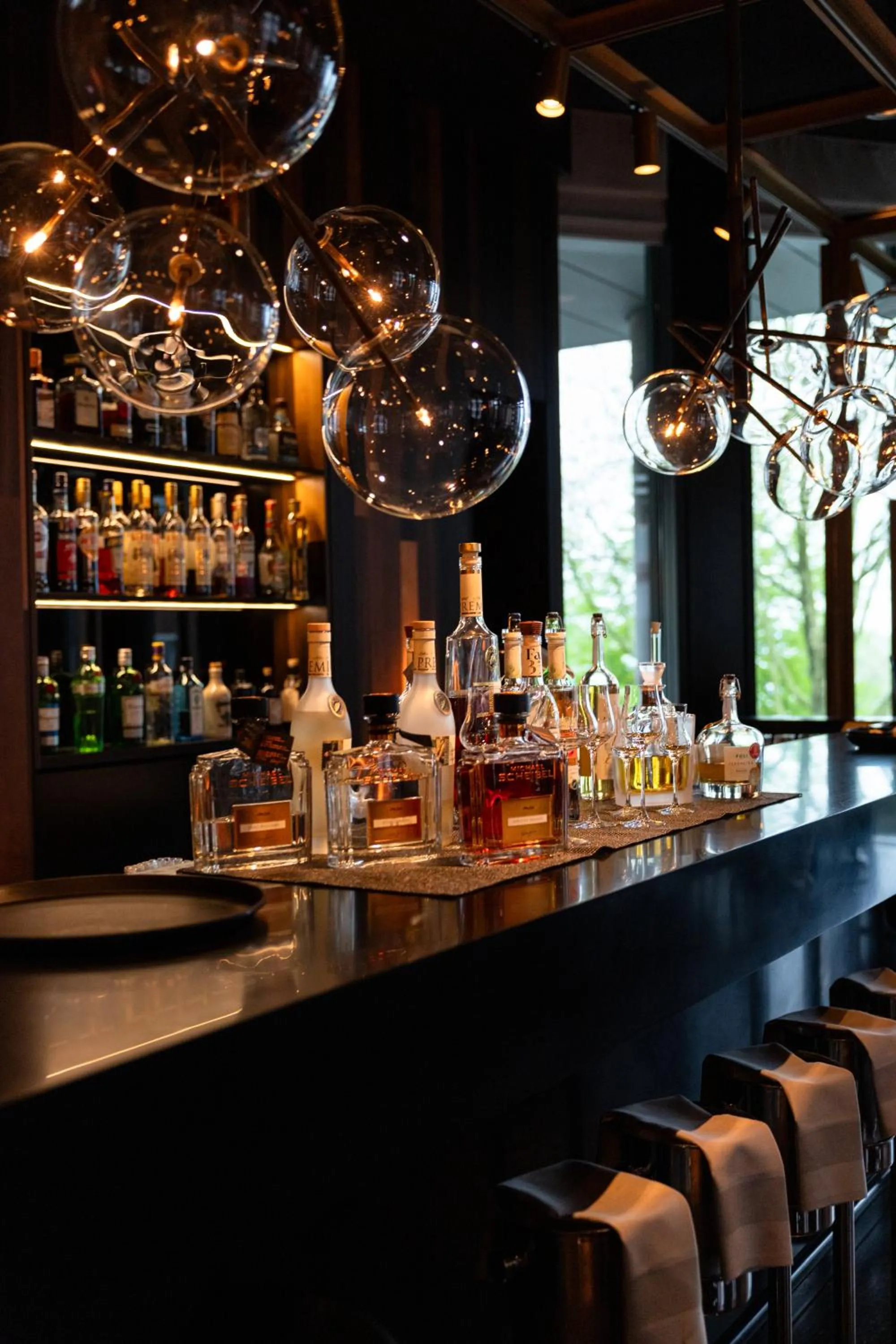 Restaurant/places to eat in Empire Riverside Hotel