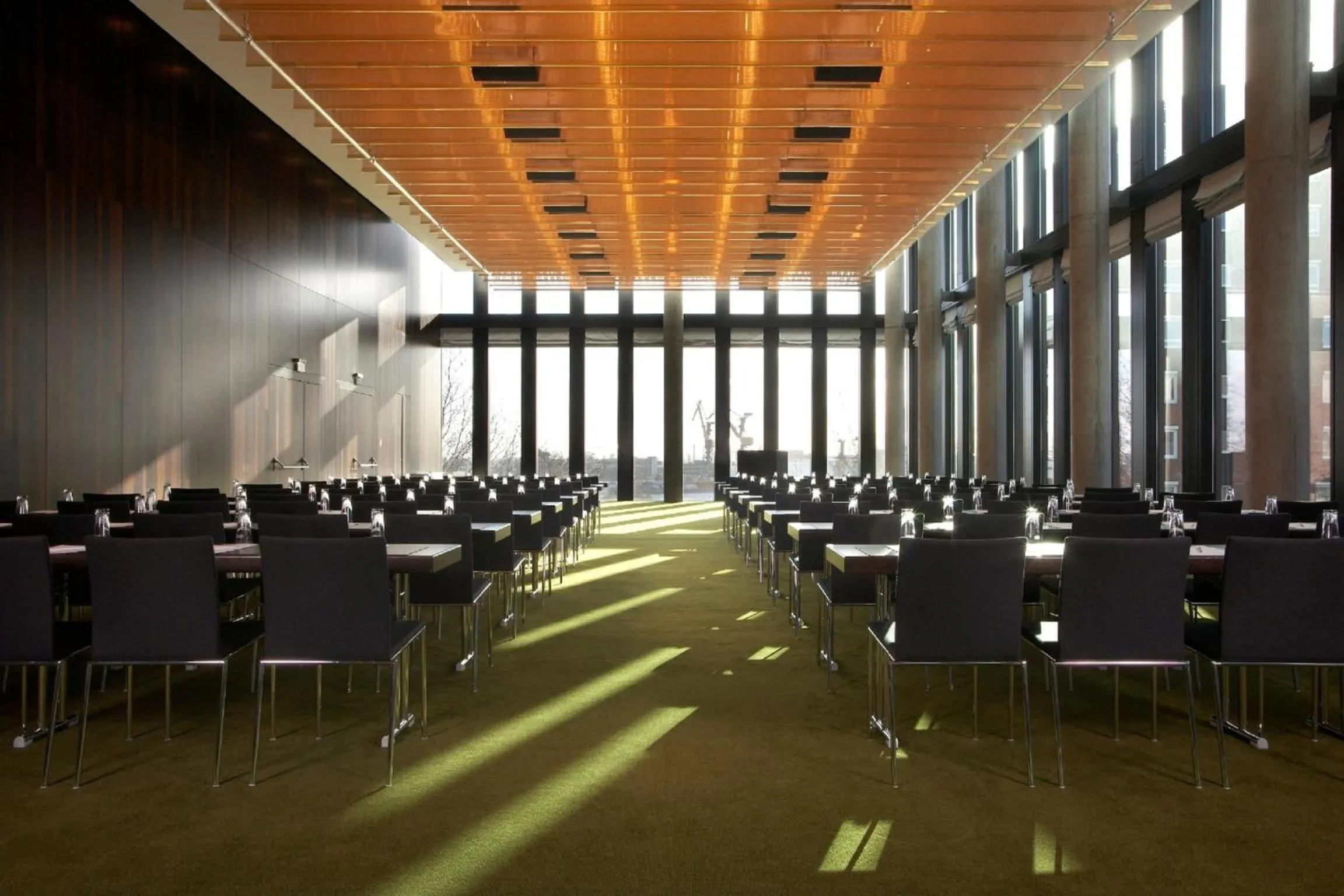 Business facilities in Empire Riverside Hotel