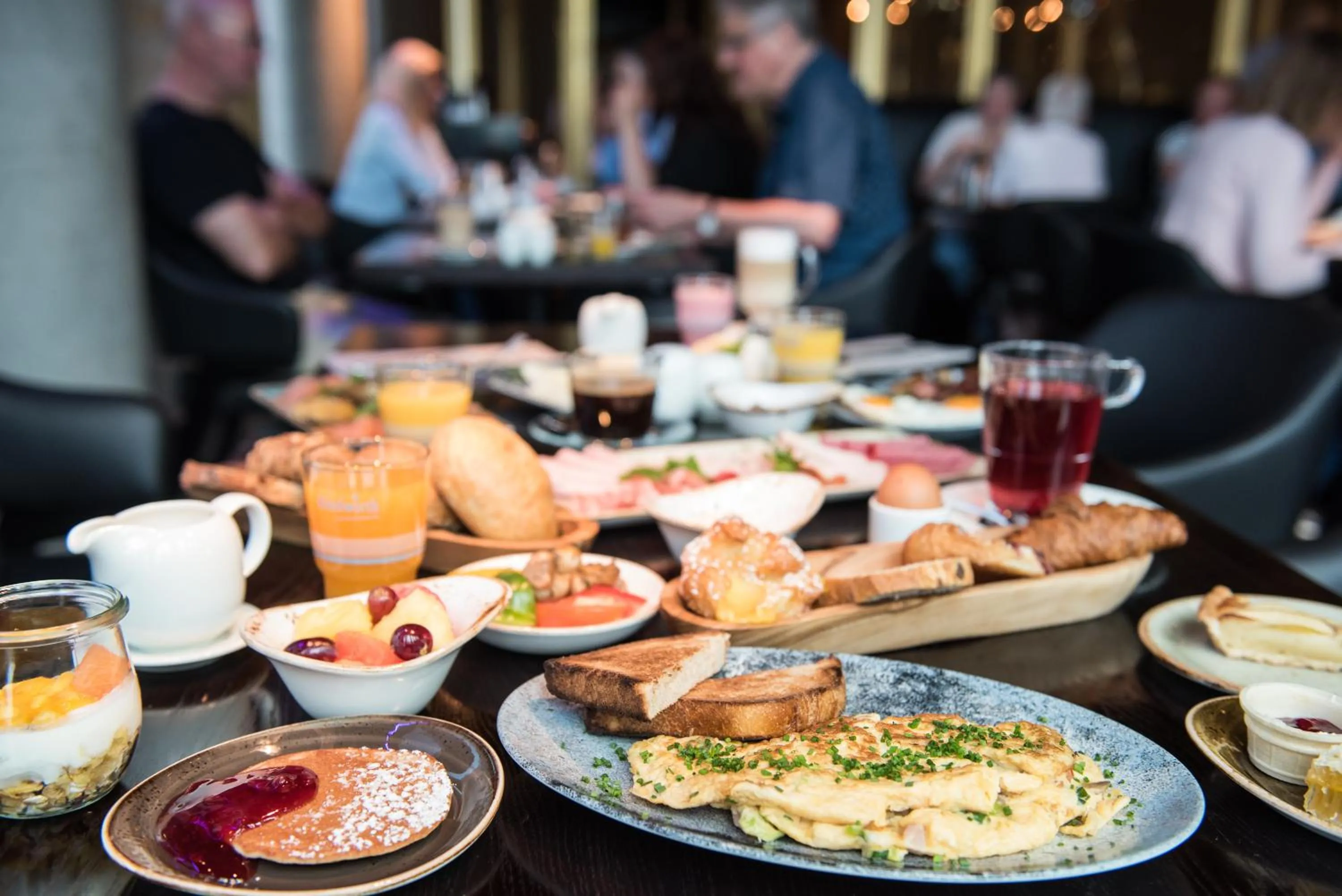 Food and drinks in Empire Riverside Hotel