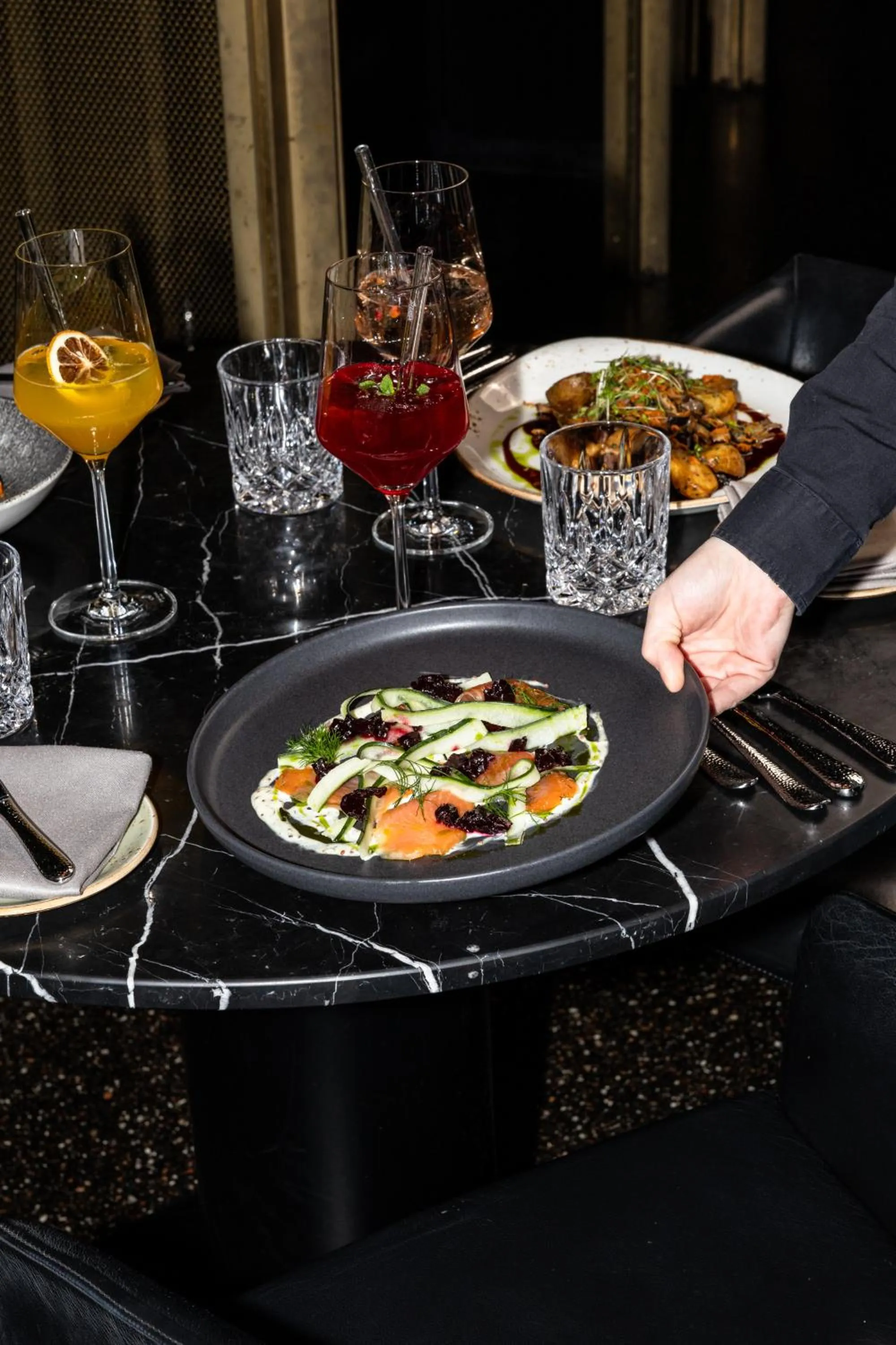 Restaurant/places to eat in Empire Riverside Hotel