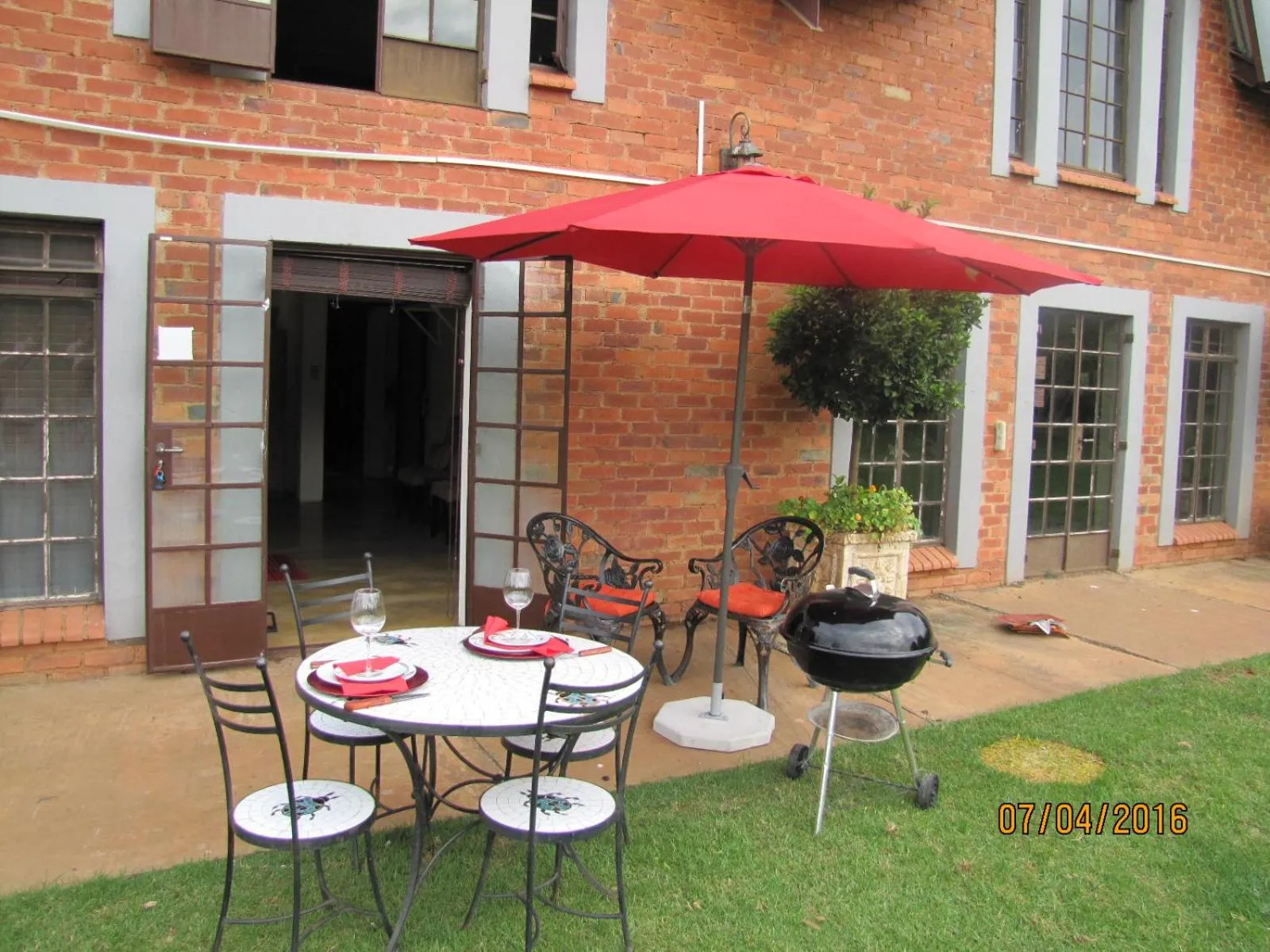 Patio in Millstream Inn guest house
