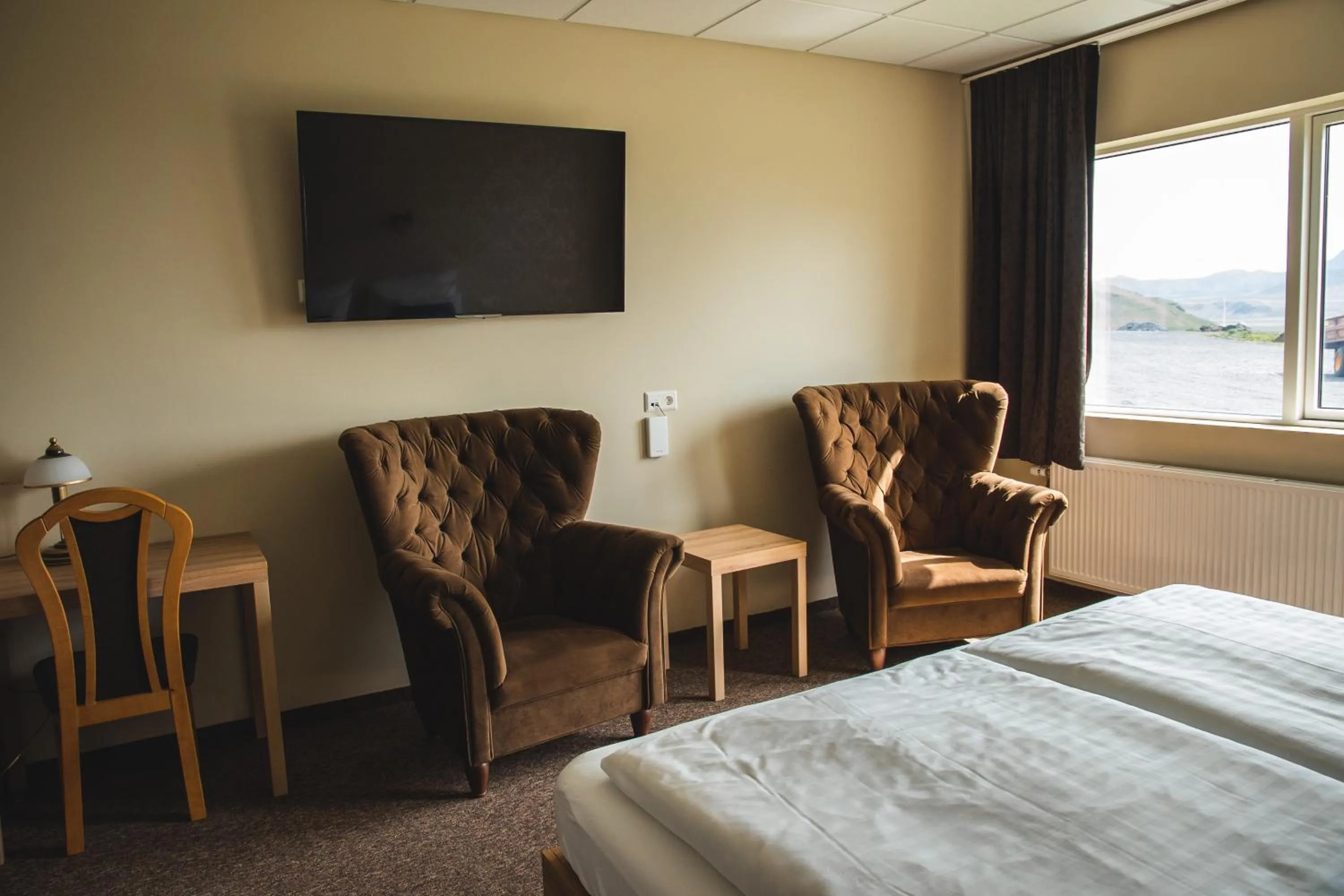 Seating area, Bed in Hótel Dyrhólaey