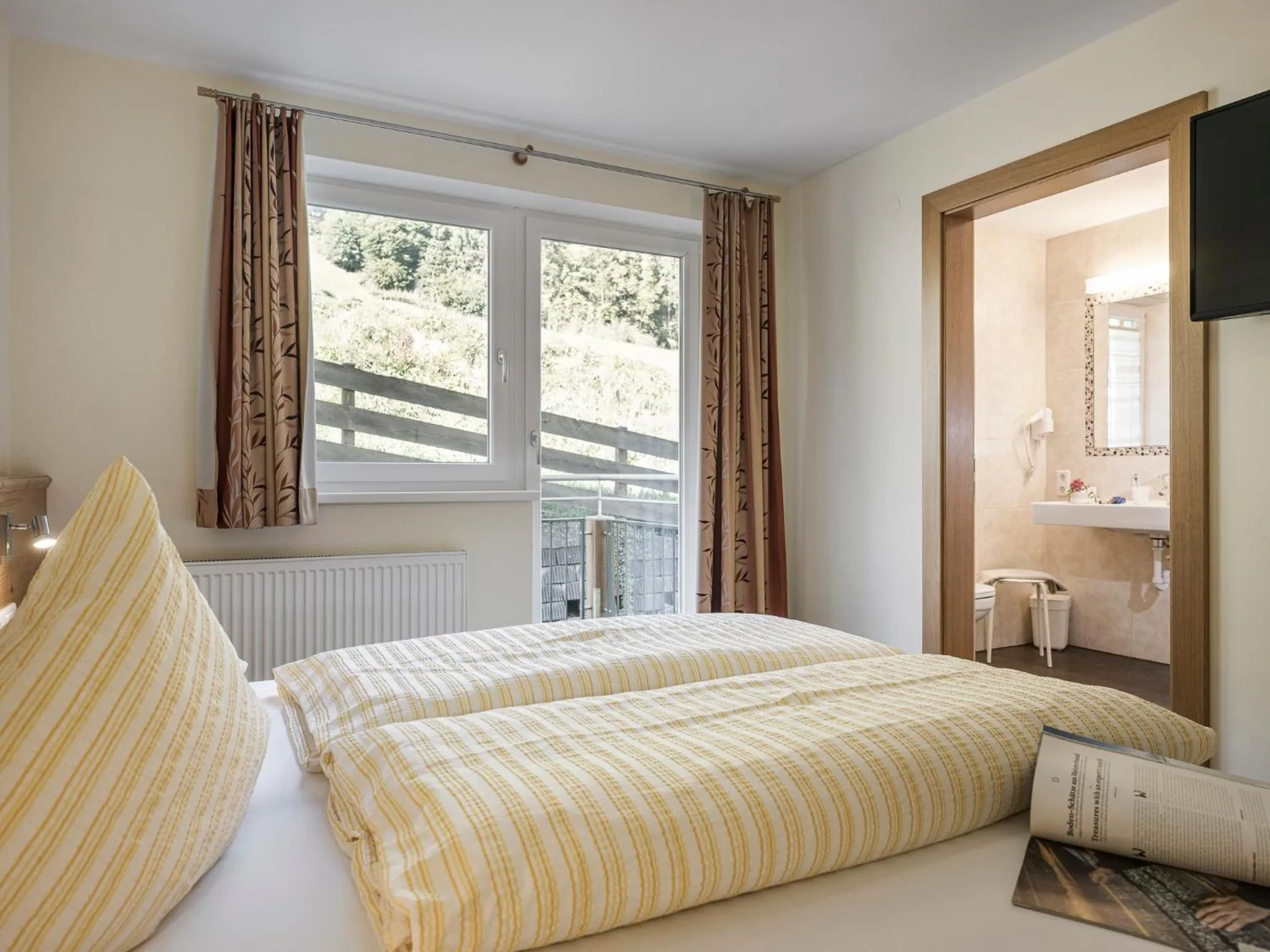 Bed in Appartementhaus Sennhüttn