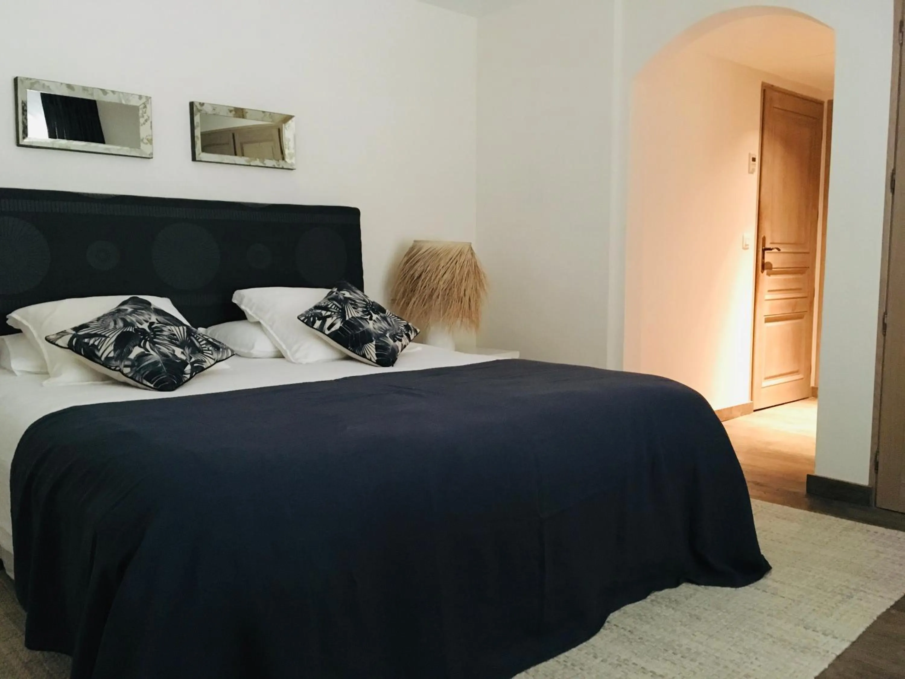 Photo of the whole room, Bed in Le Clos des Sept Palmiers