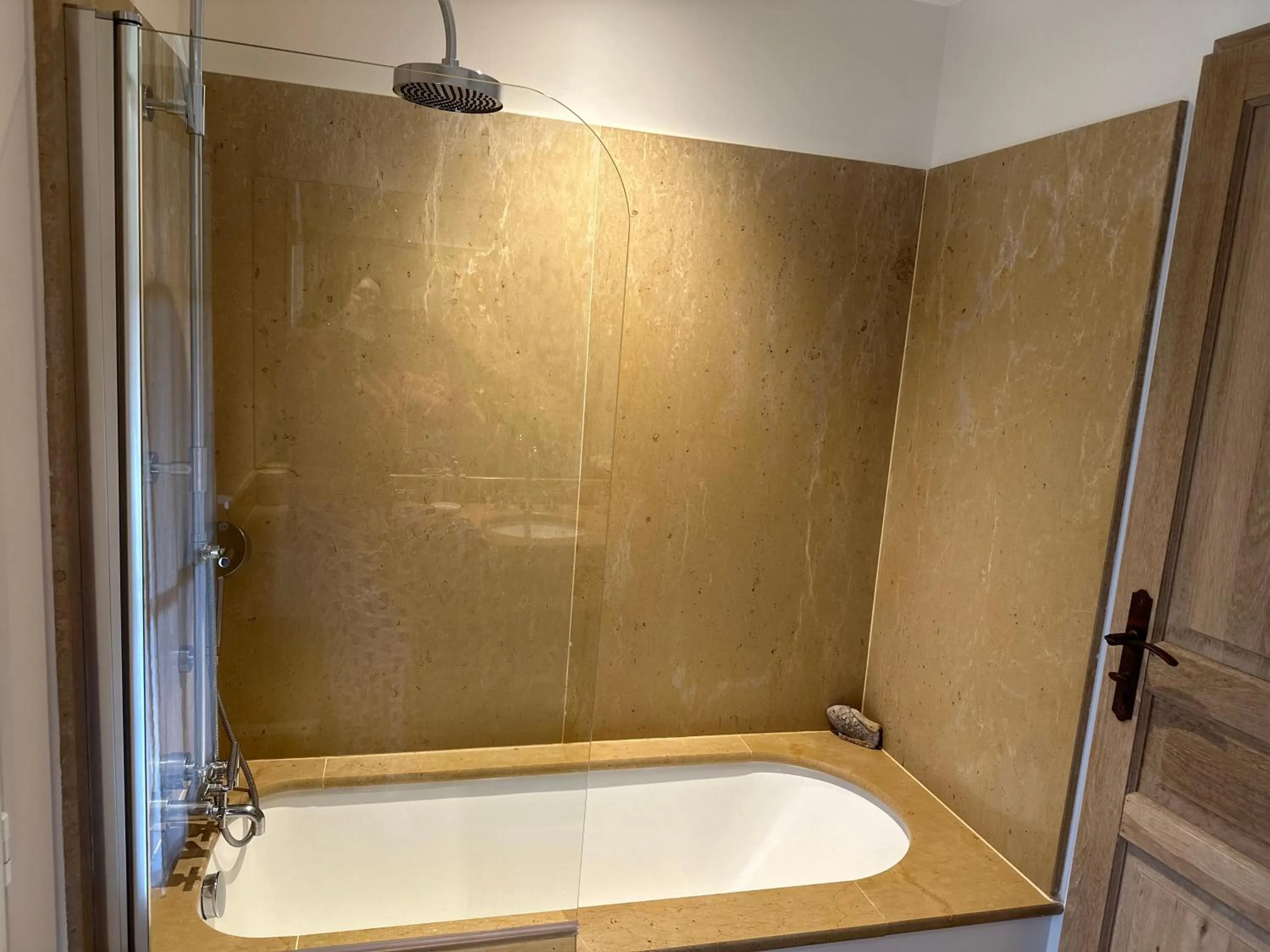 Bath in Le Clos des Sept Palmiers