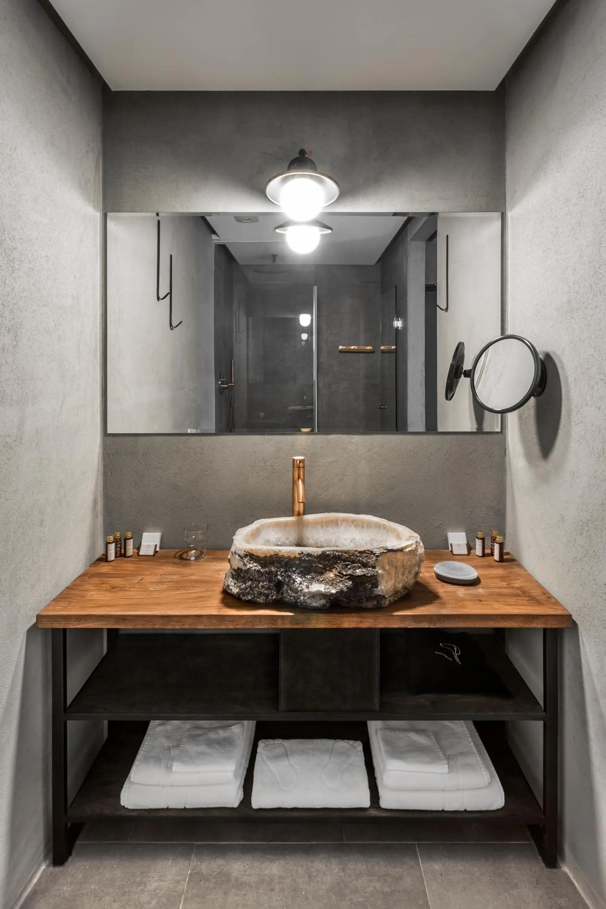 Shower in IOTA Hotel Tbilisi