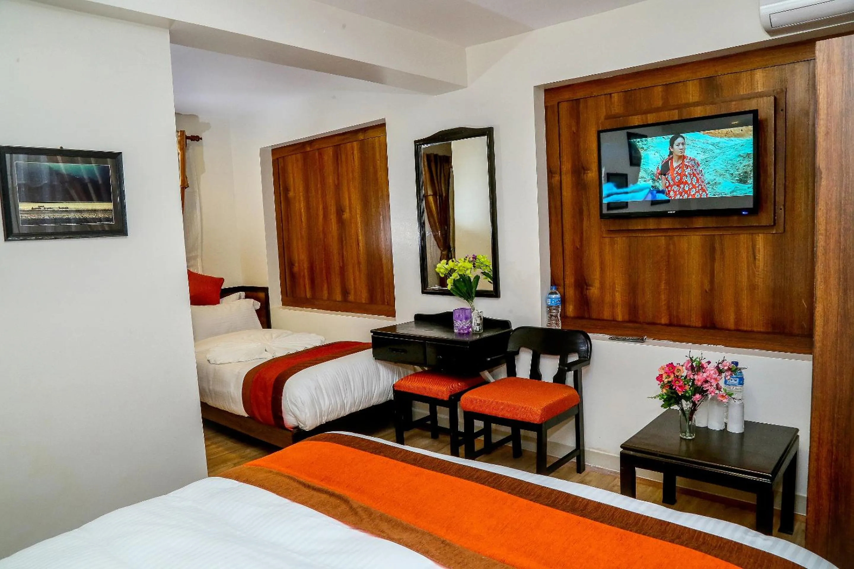 Photo of the whole room, Bed in Hotel Himalayan Oasis