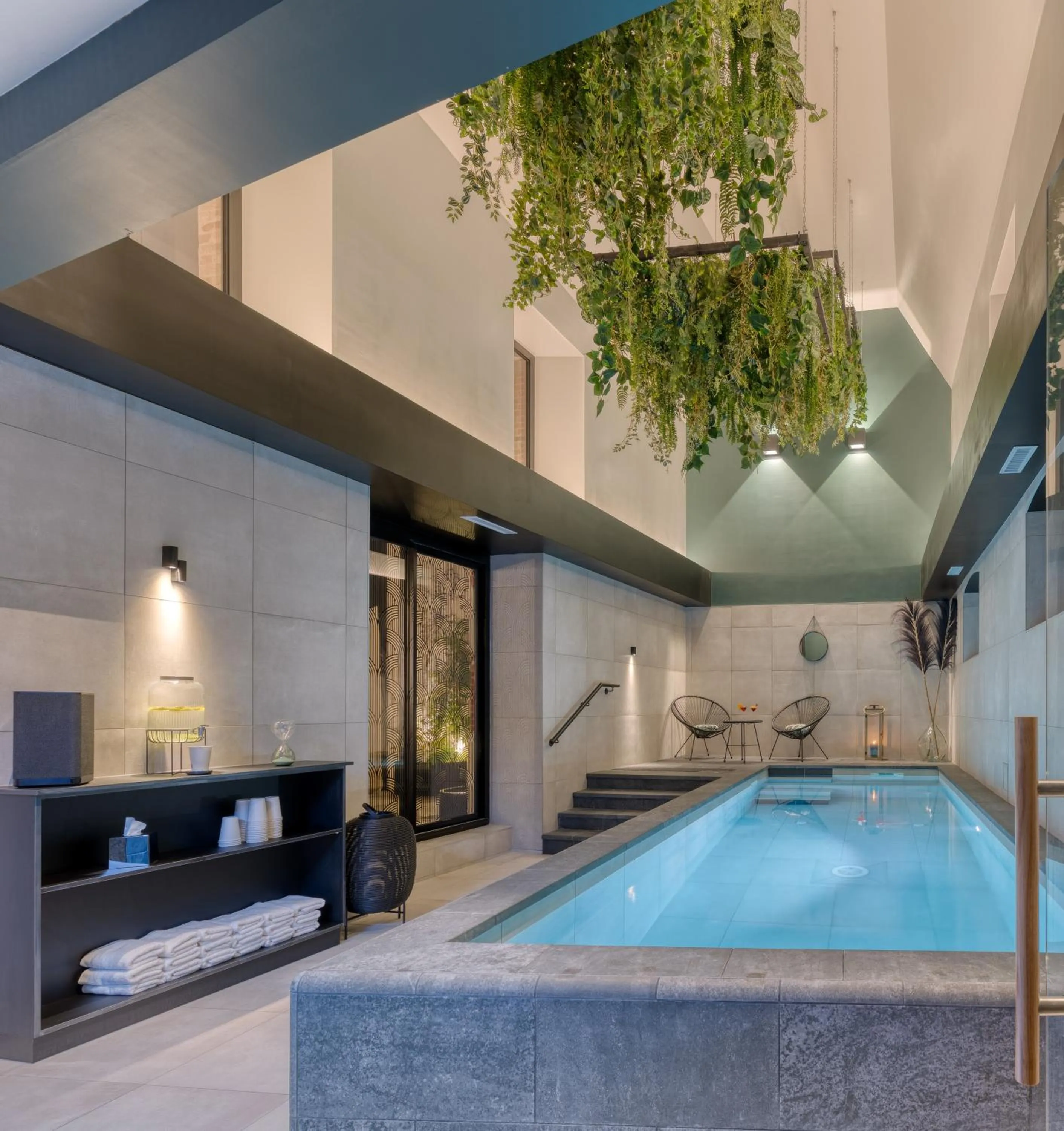 Swimming pool in Brit Hotel Les Voyageurs