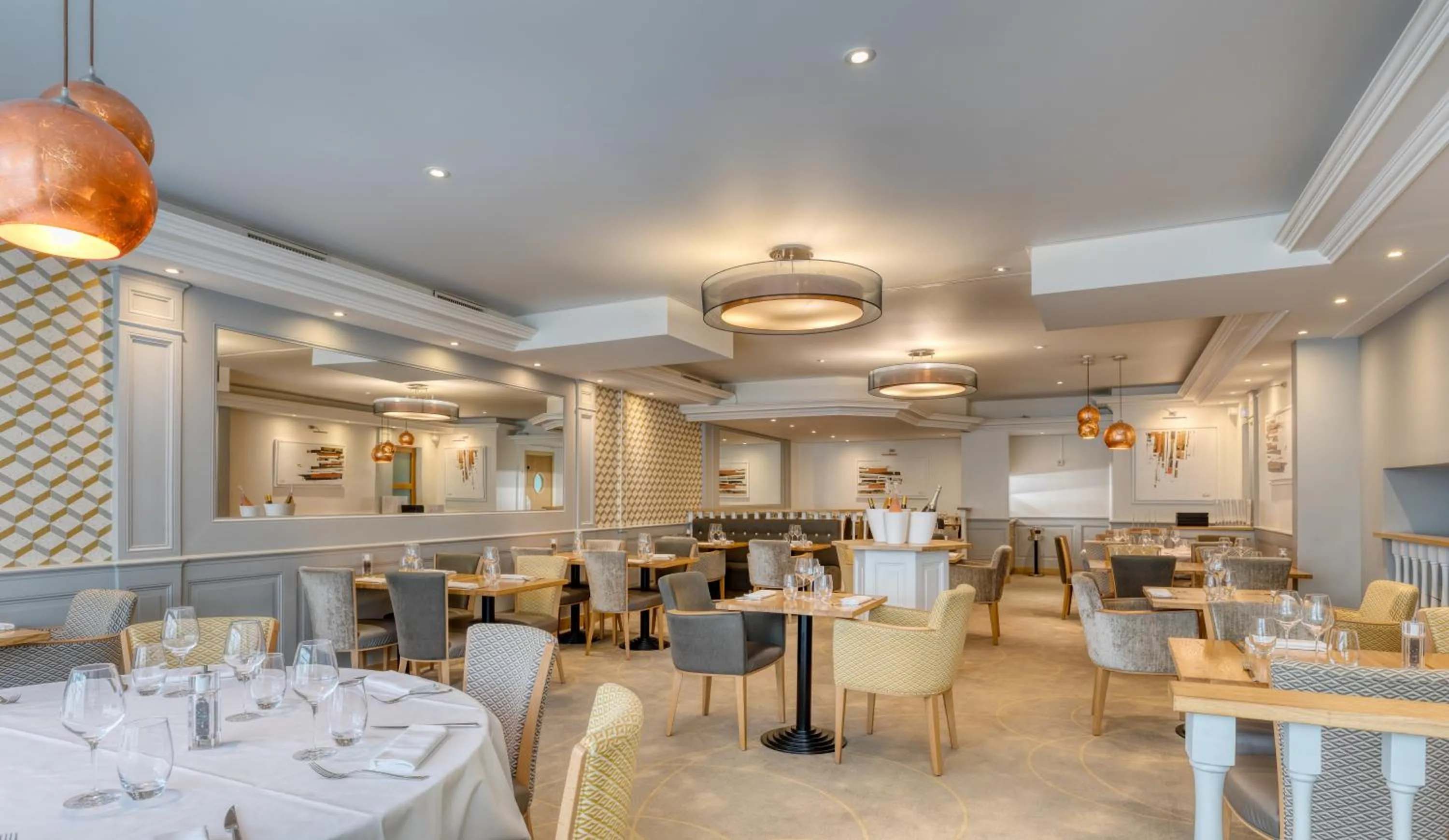 Restaurant/places to eat in Brit Hotel Les Voyageurs