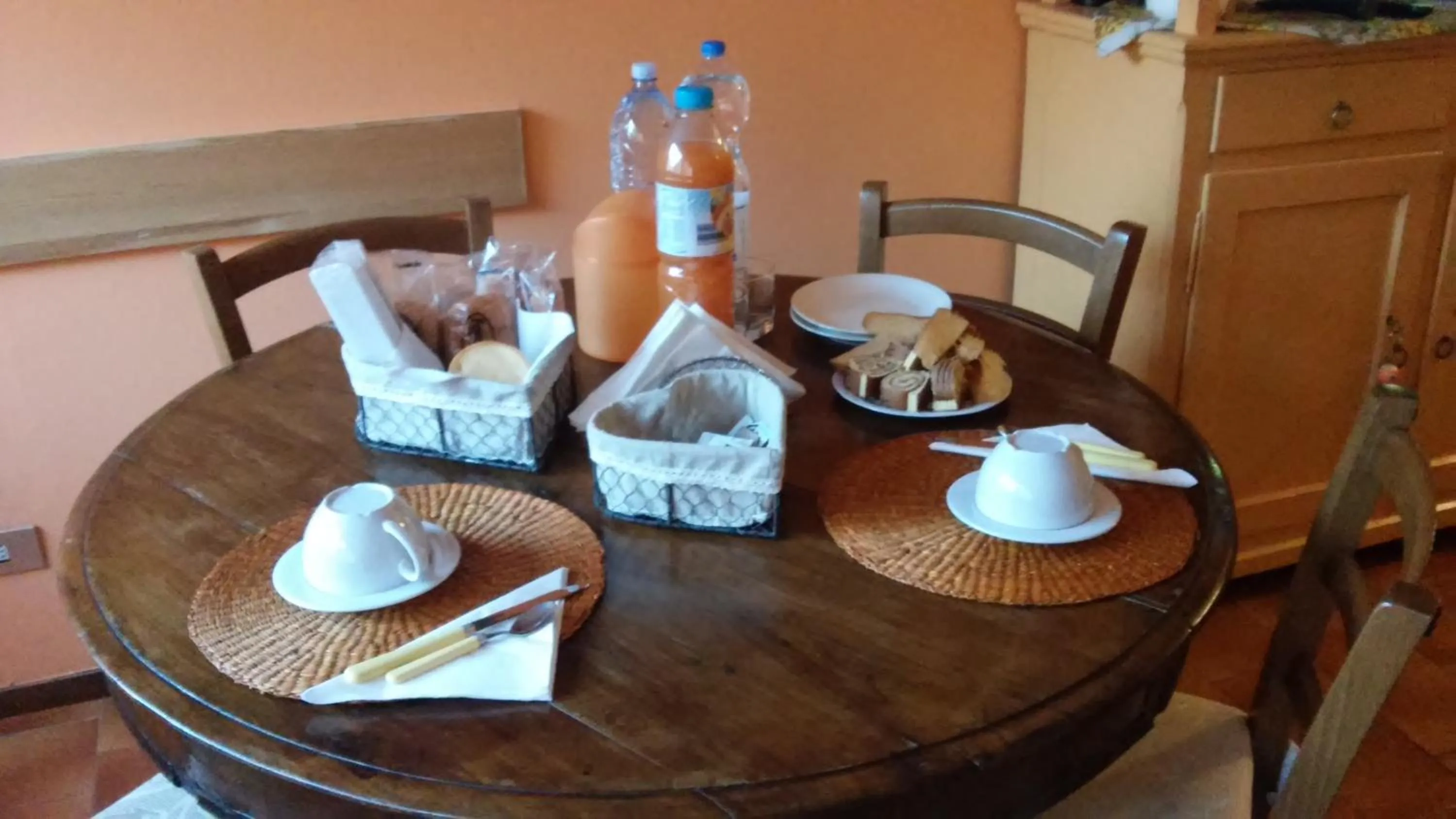 Coffee/tea facilities in Orange House