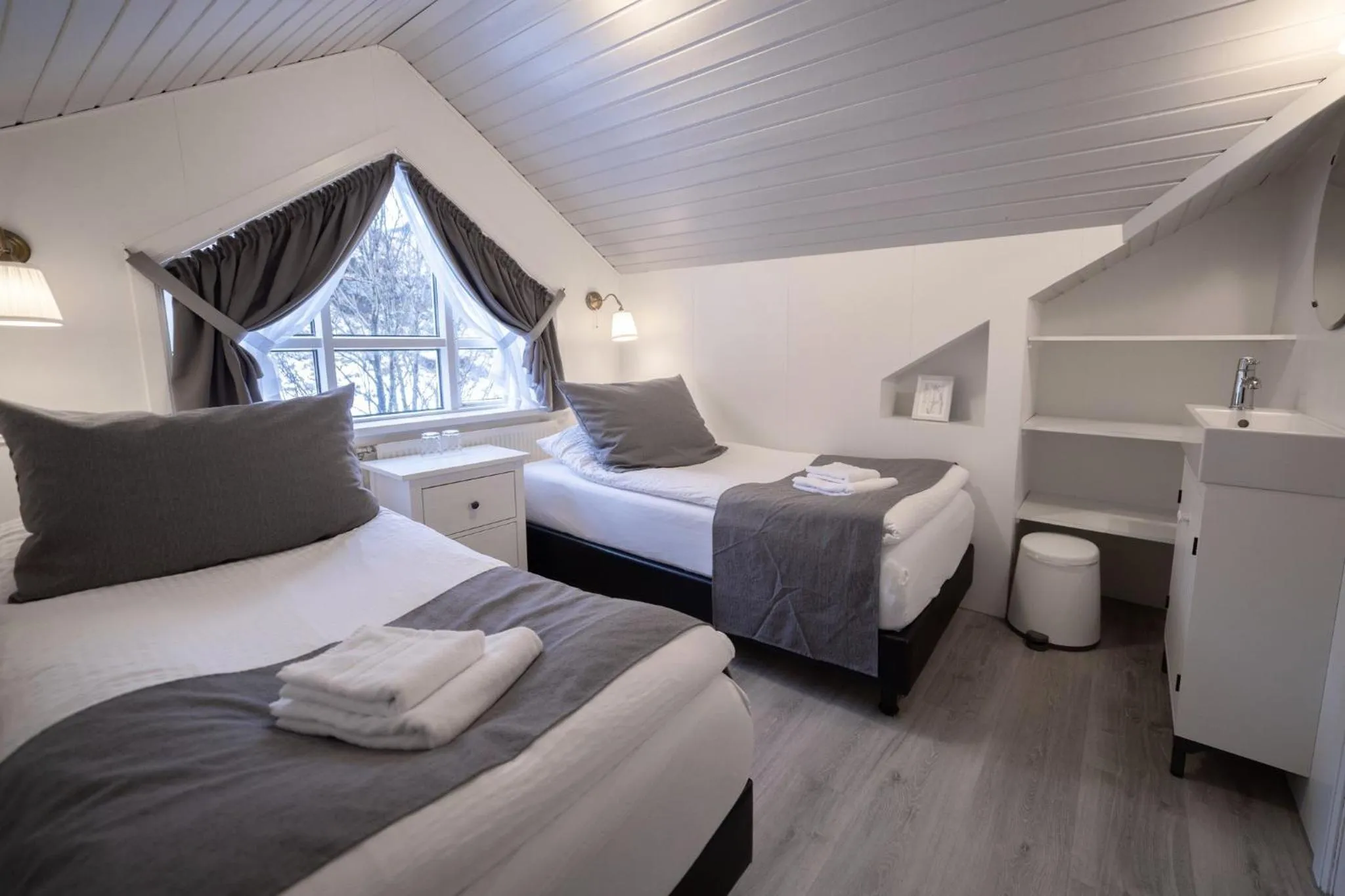 Bedroom, Bed in Miðhraun - Lava resort & Restaurant