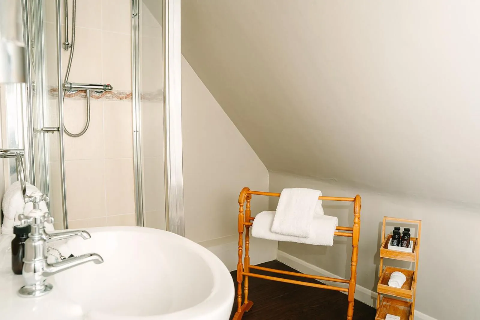 Shower in The Castle Inn