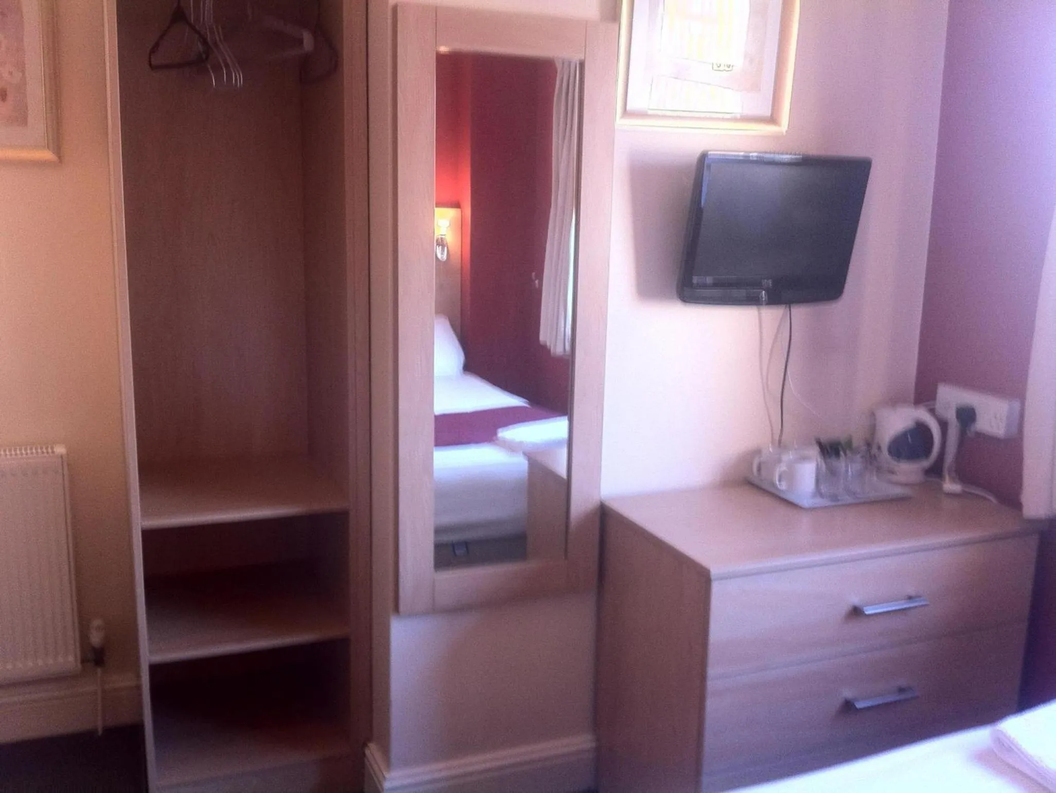 TV and multimedia, Bed in City Inn Express Hotel