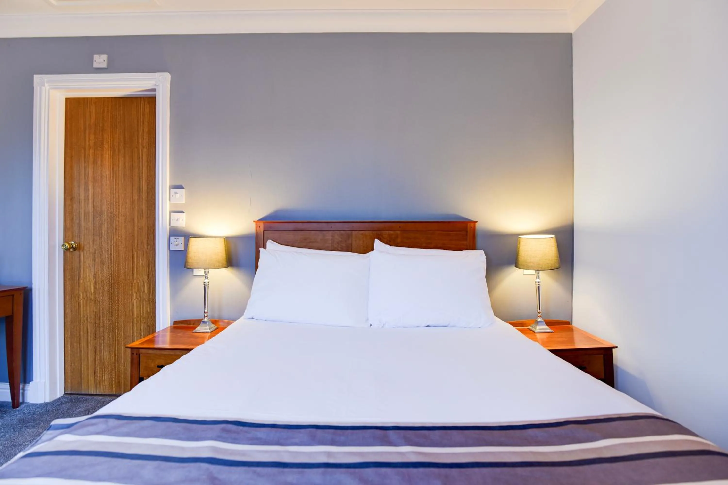 Bedroom, Bed in Aston Court Derby City Centre by Belvilla