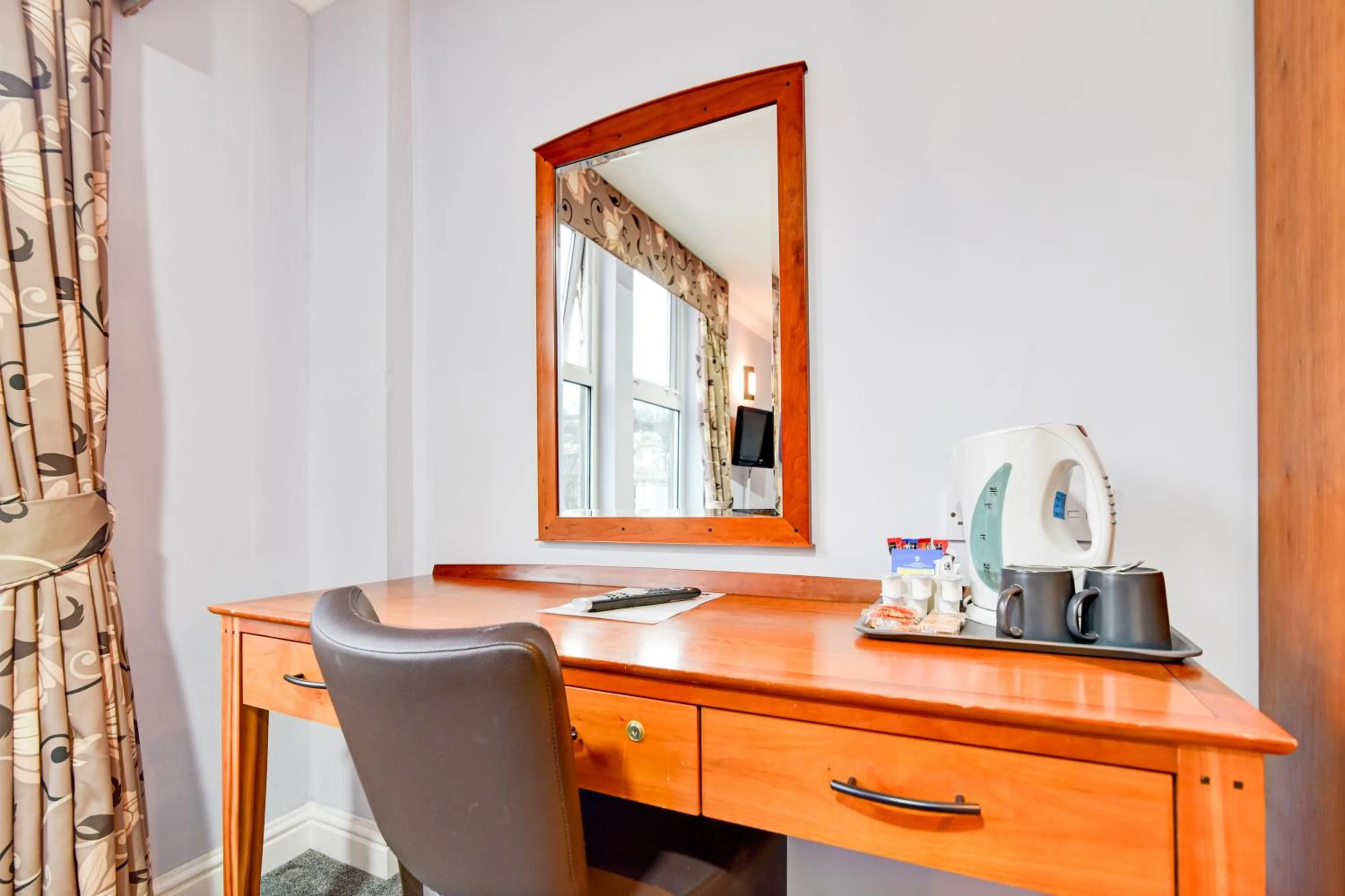 Bedroom in Aston Court Derby City Centre by Belvilla