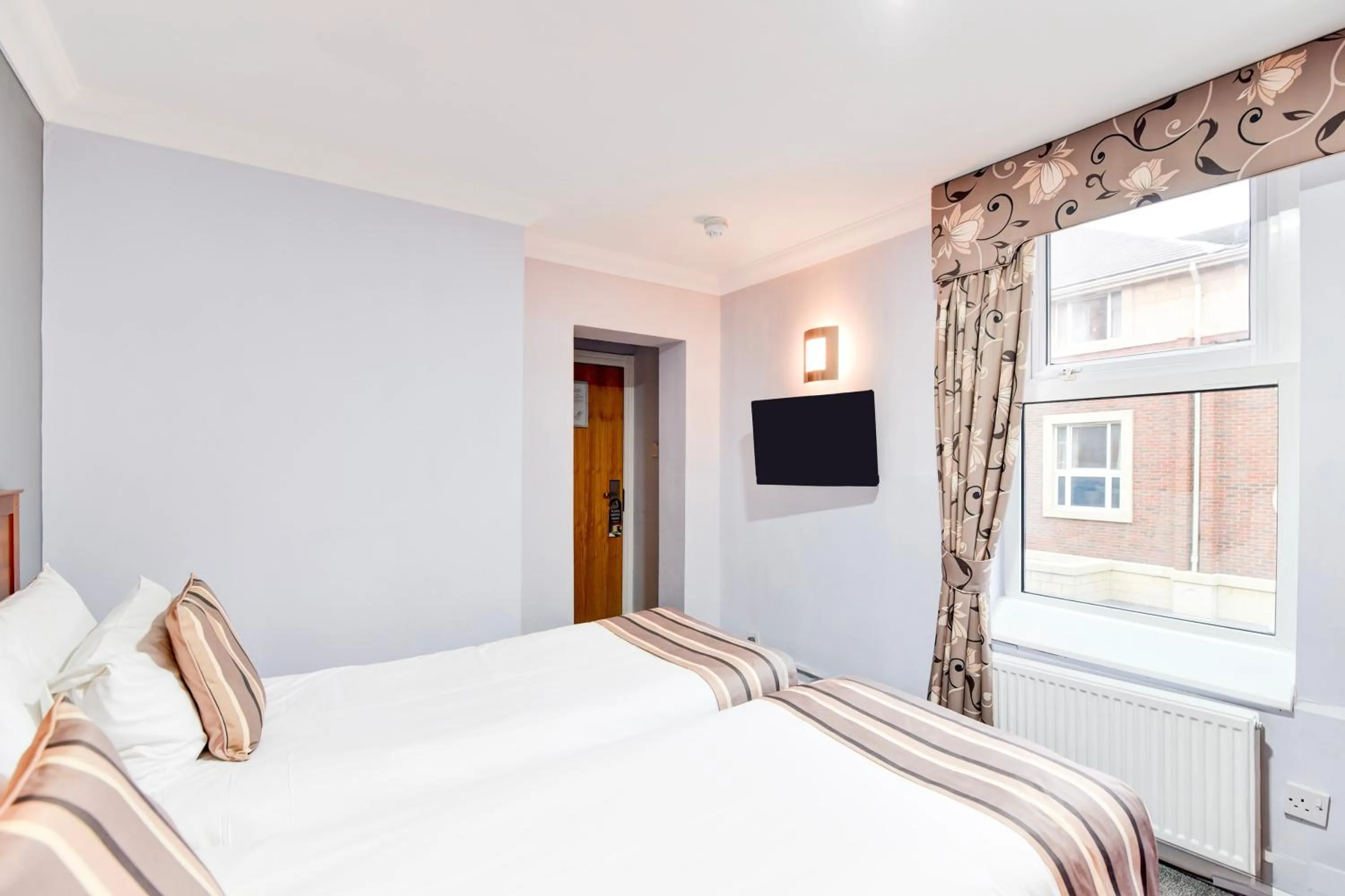 Bedroom, Bed in Aston Court Derby City Centre by Belvilla