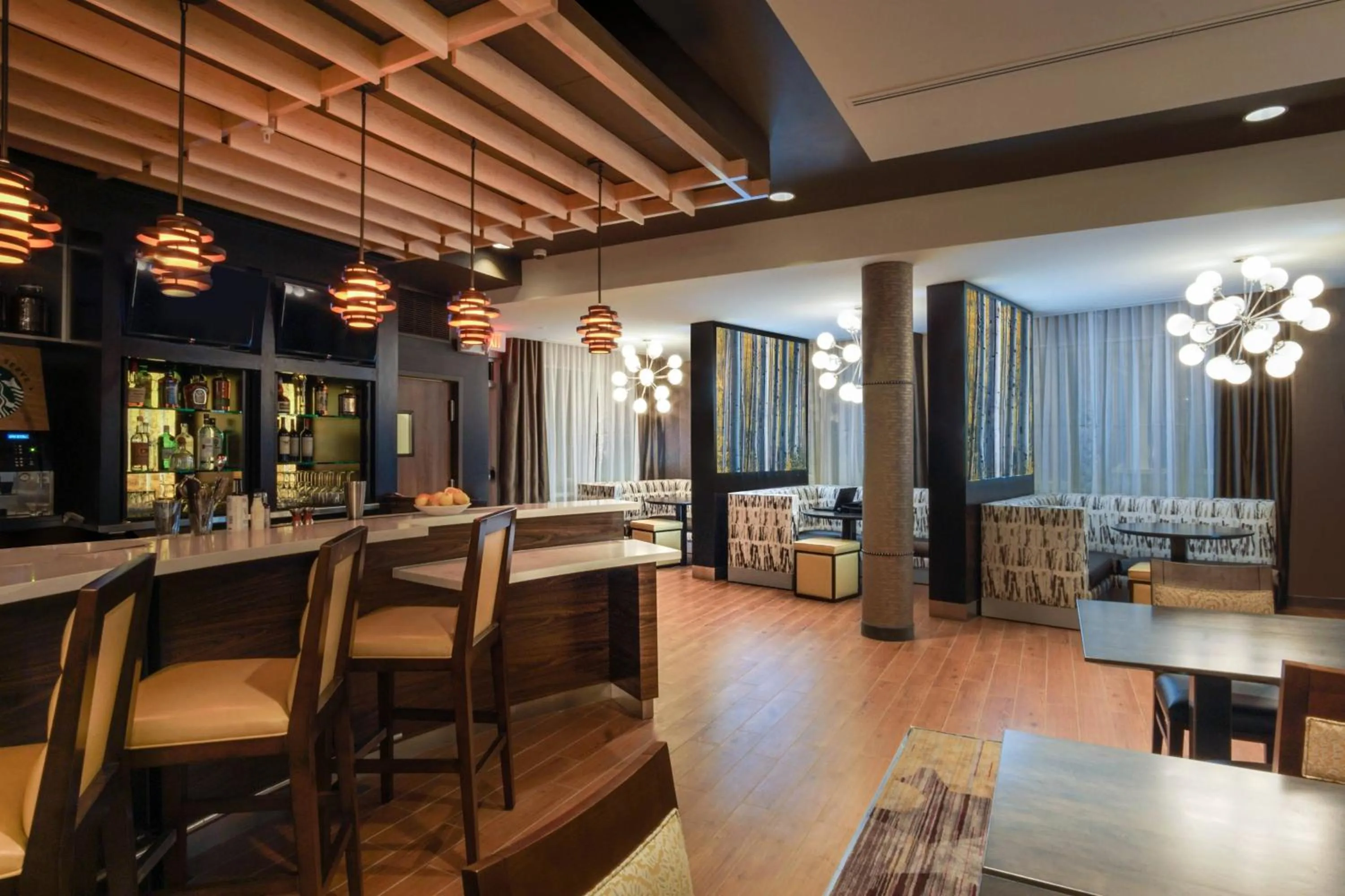 Restaurant/places to eat in Courtyard by Marriott Lenox Berkshires