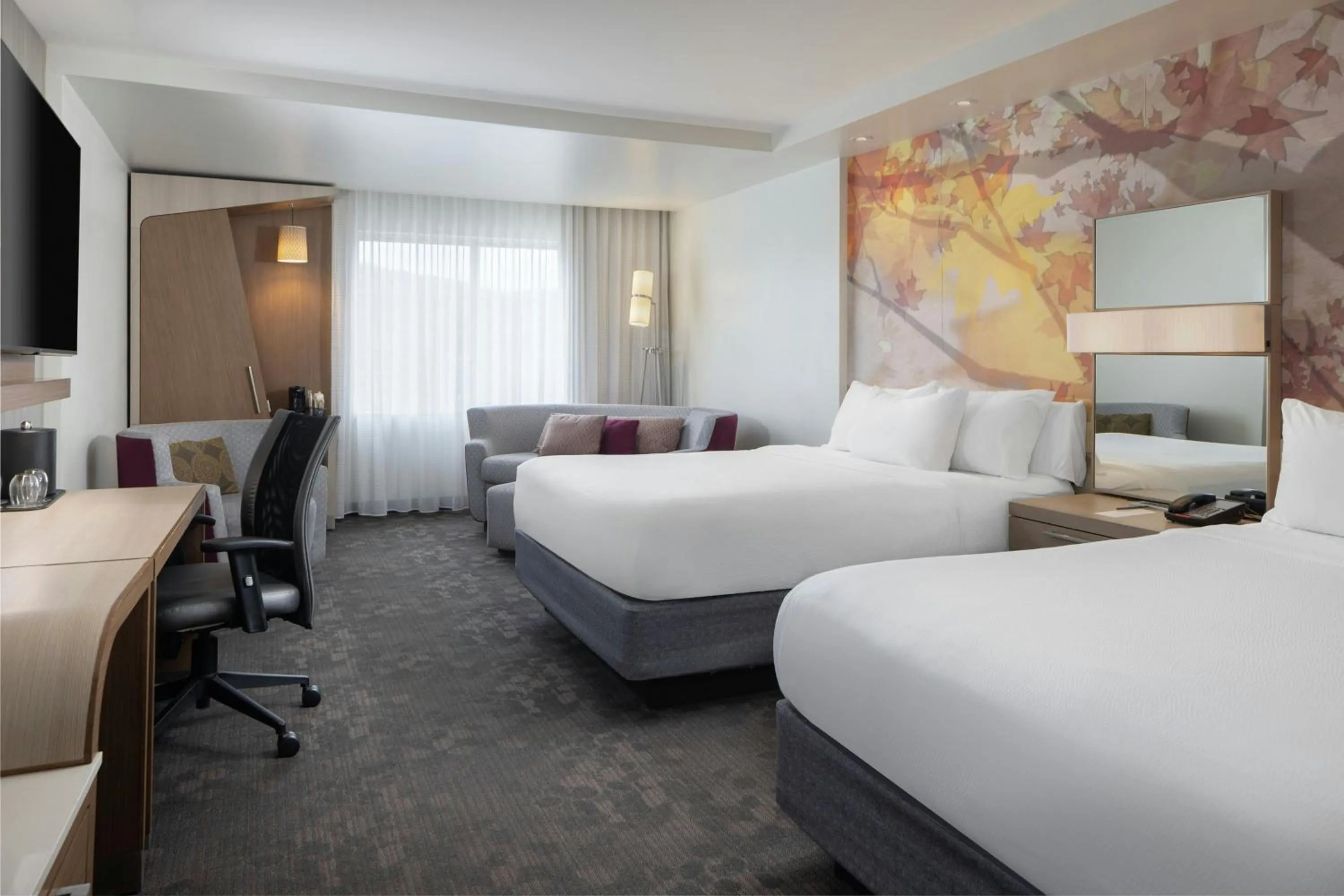 Photo of the whole room, Bed in Courtyard by Marriott Lenox Berkshires