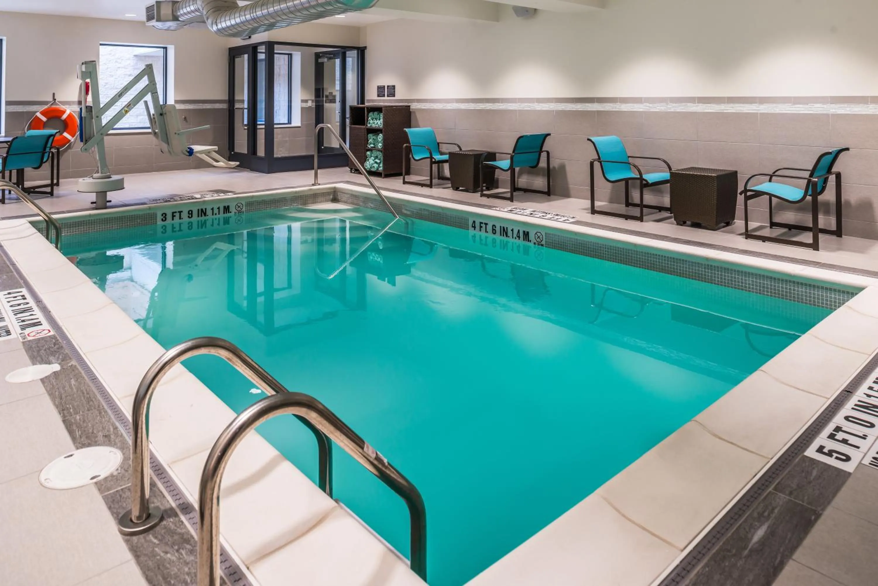 Swimming pool in Residence Inn by Marriott Pittsburgh Oakland/University Place